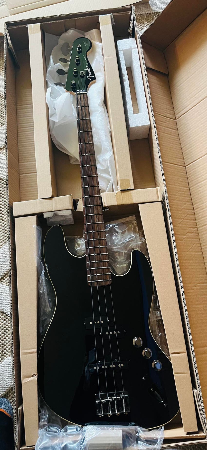 Used Fender Aerodyne Bass Sweetwater Gear Exchange