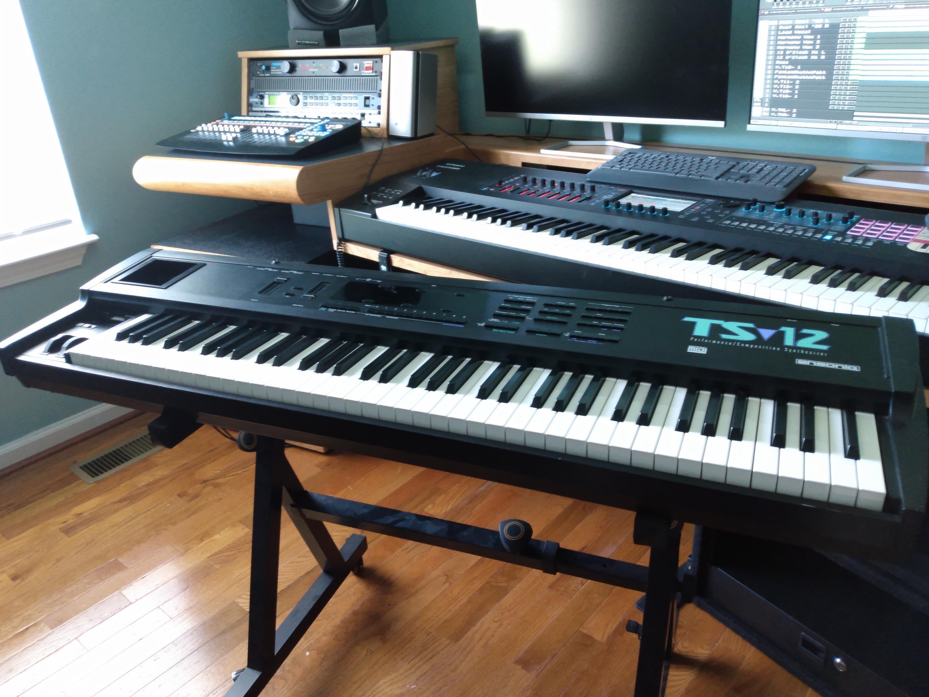 ※ジャンク品　Ensoniq TS-12 Used Ensoniq TS-12 Synthesizer Keyboard | Metro Gnome Music