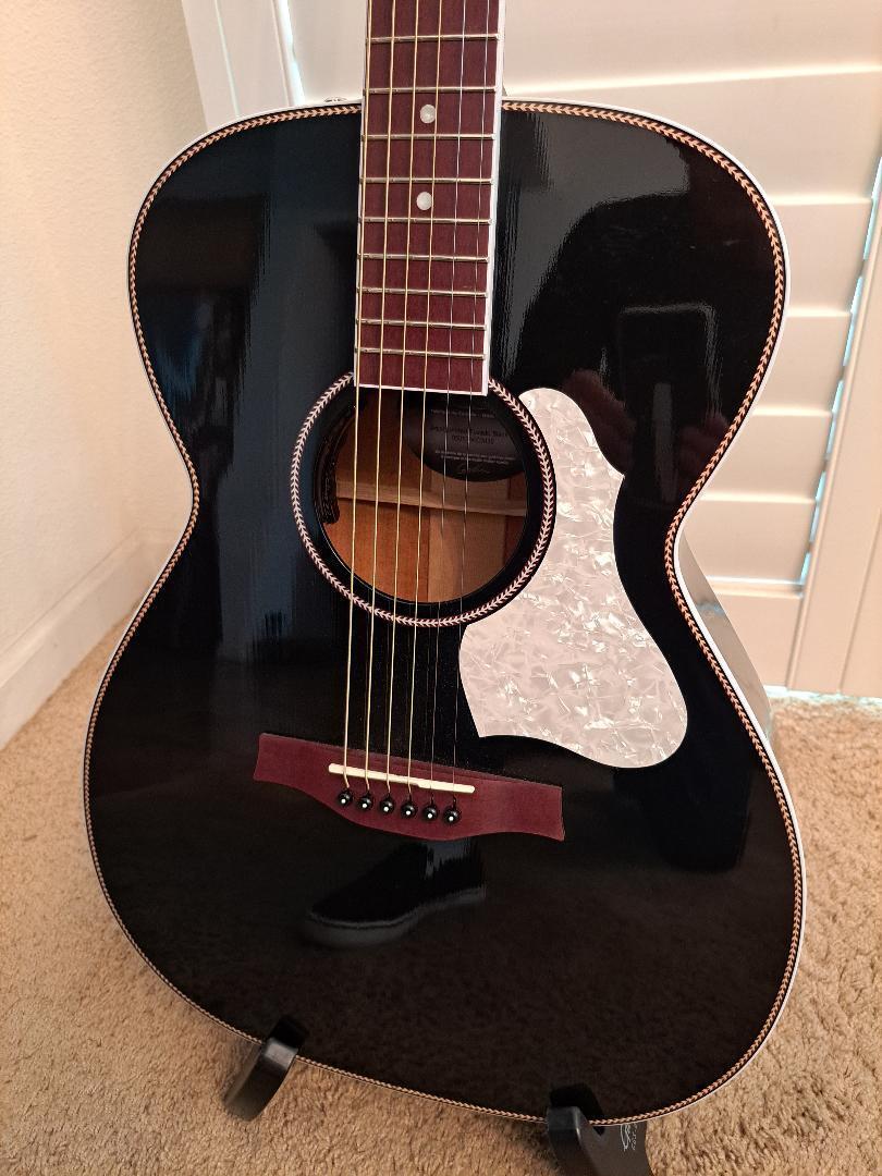 Used Seagull Guitars Artist Tuxedo - Sweetwater's Gear Exchange