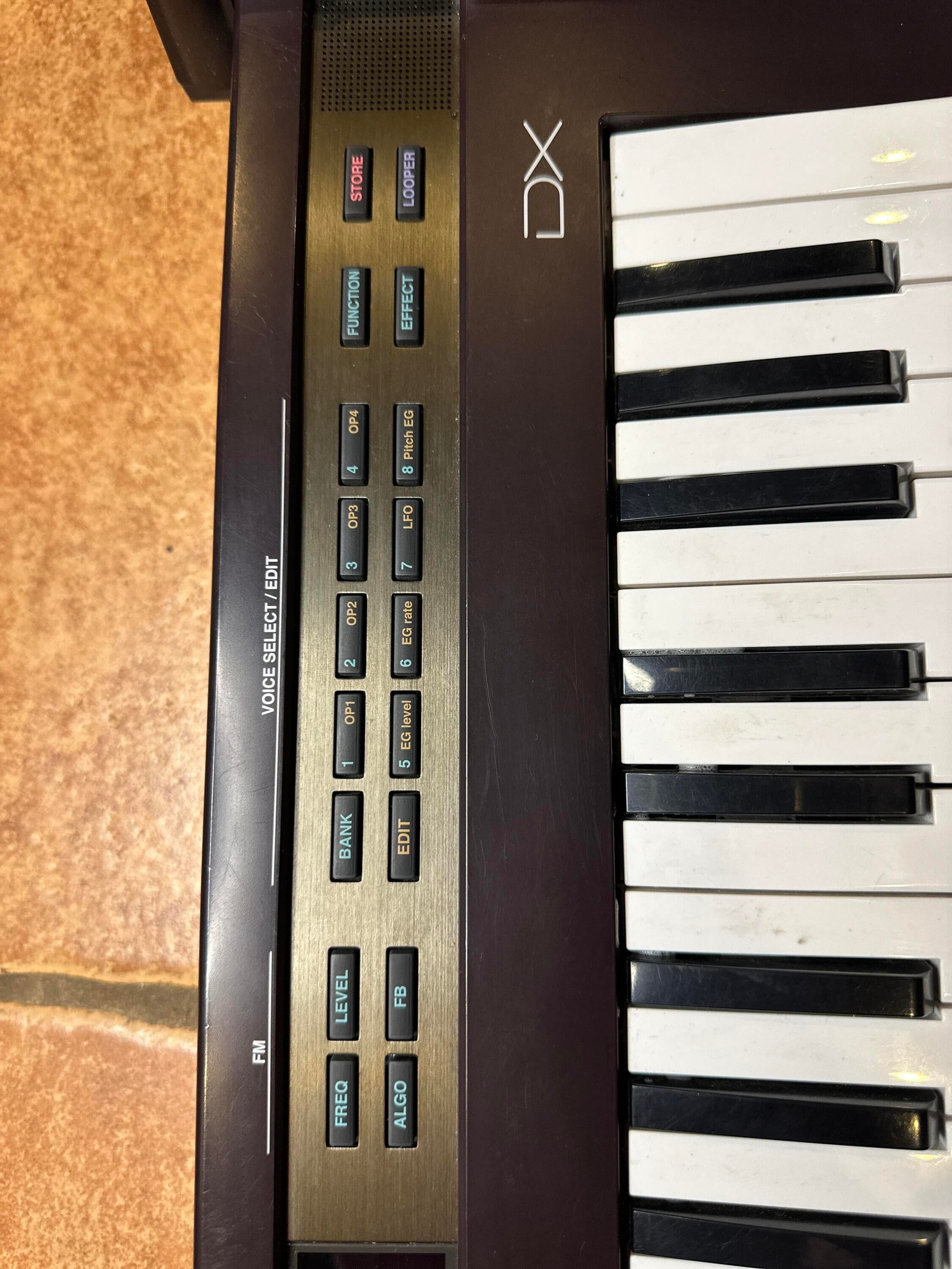 FM MINT シンセサイザー