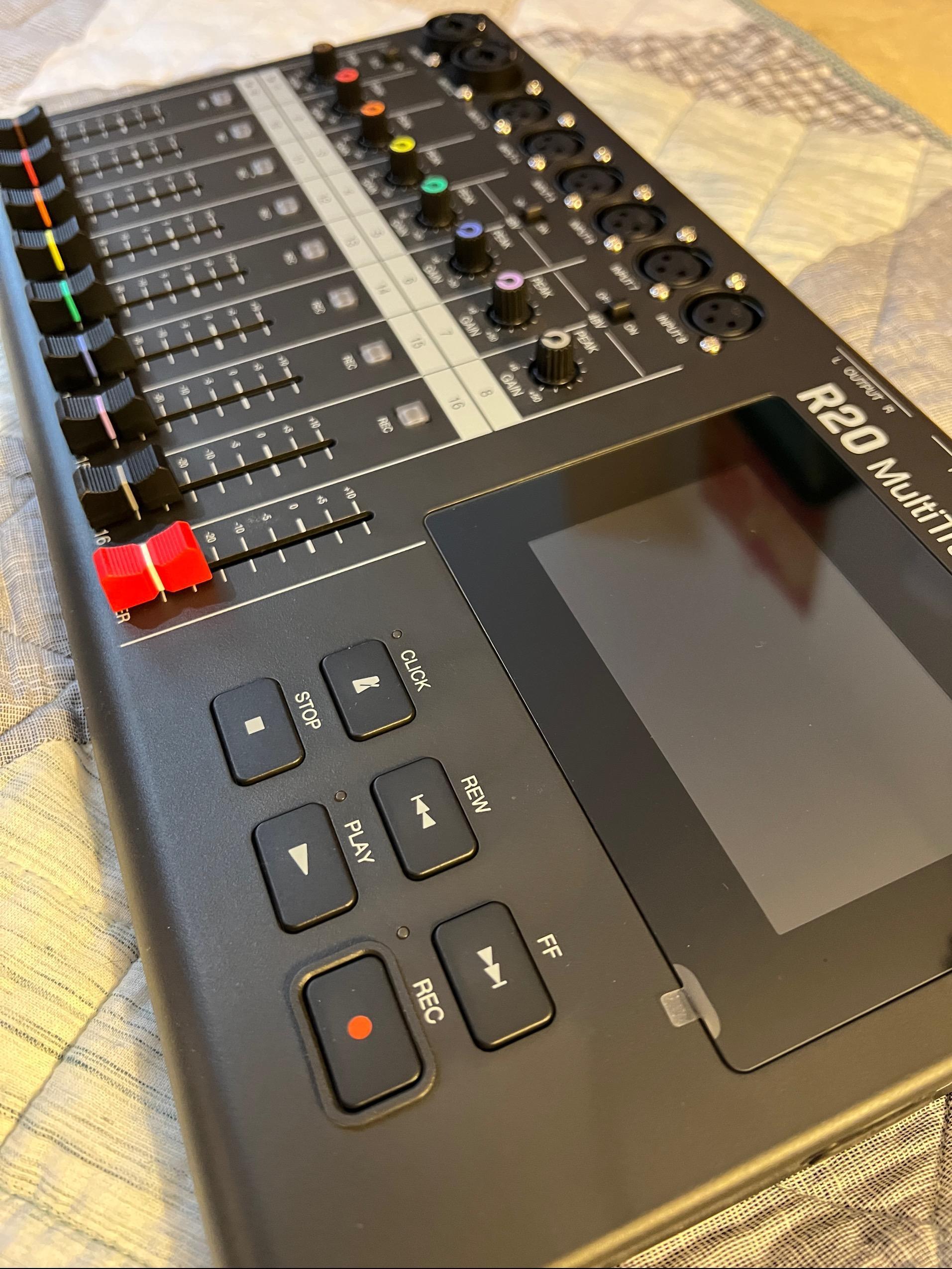 Used Zoom R20 multitrack recorder - Sweetwater's Gear Exchange