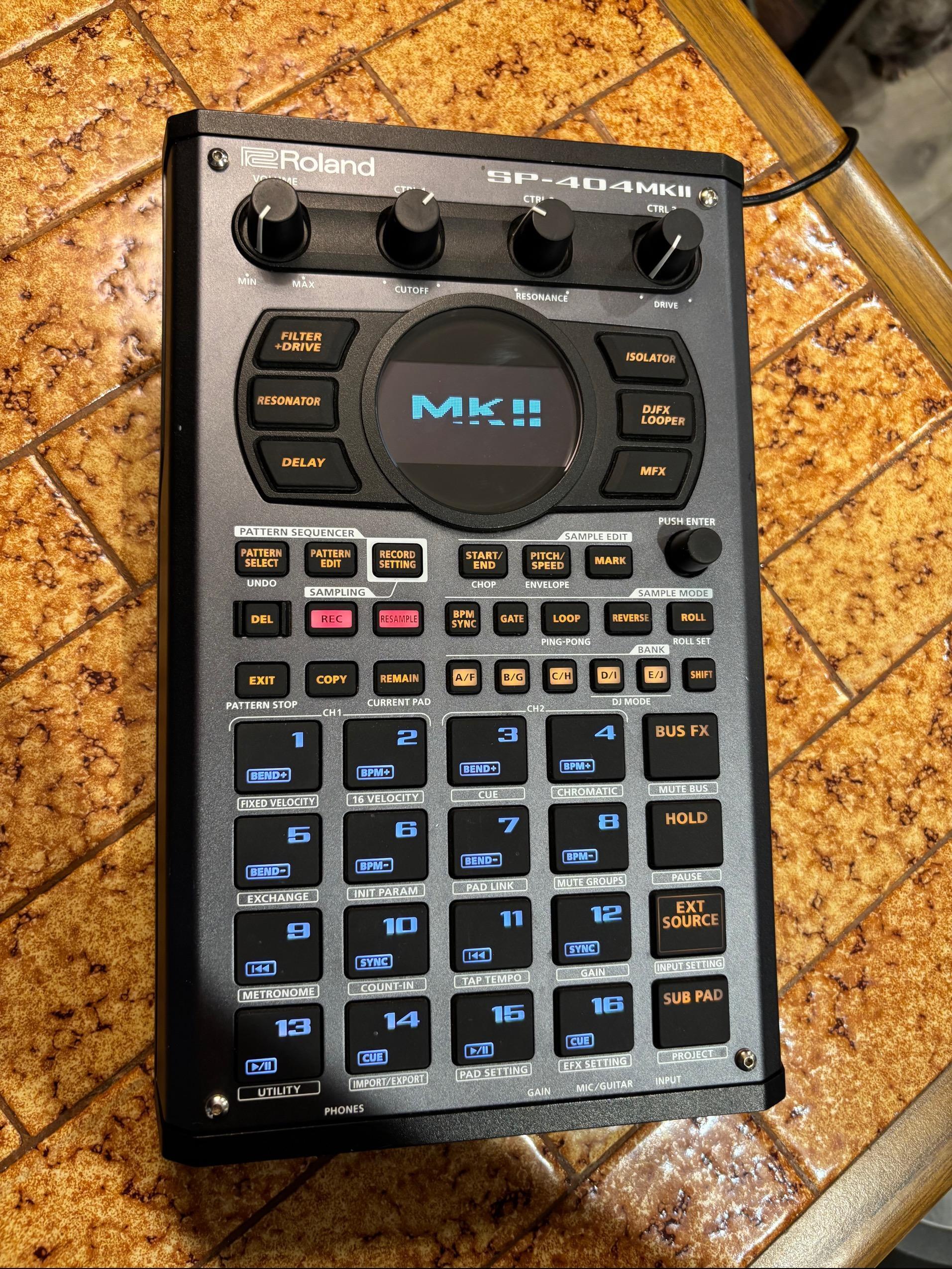 Roland SP-404MKII LINEAR WAVE SAMPLER ビ… Used Roland SP-404MKII Linear Wave - Sweetwater's Gear Exchange