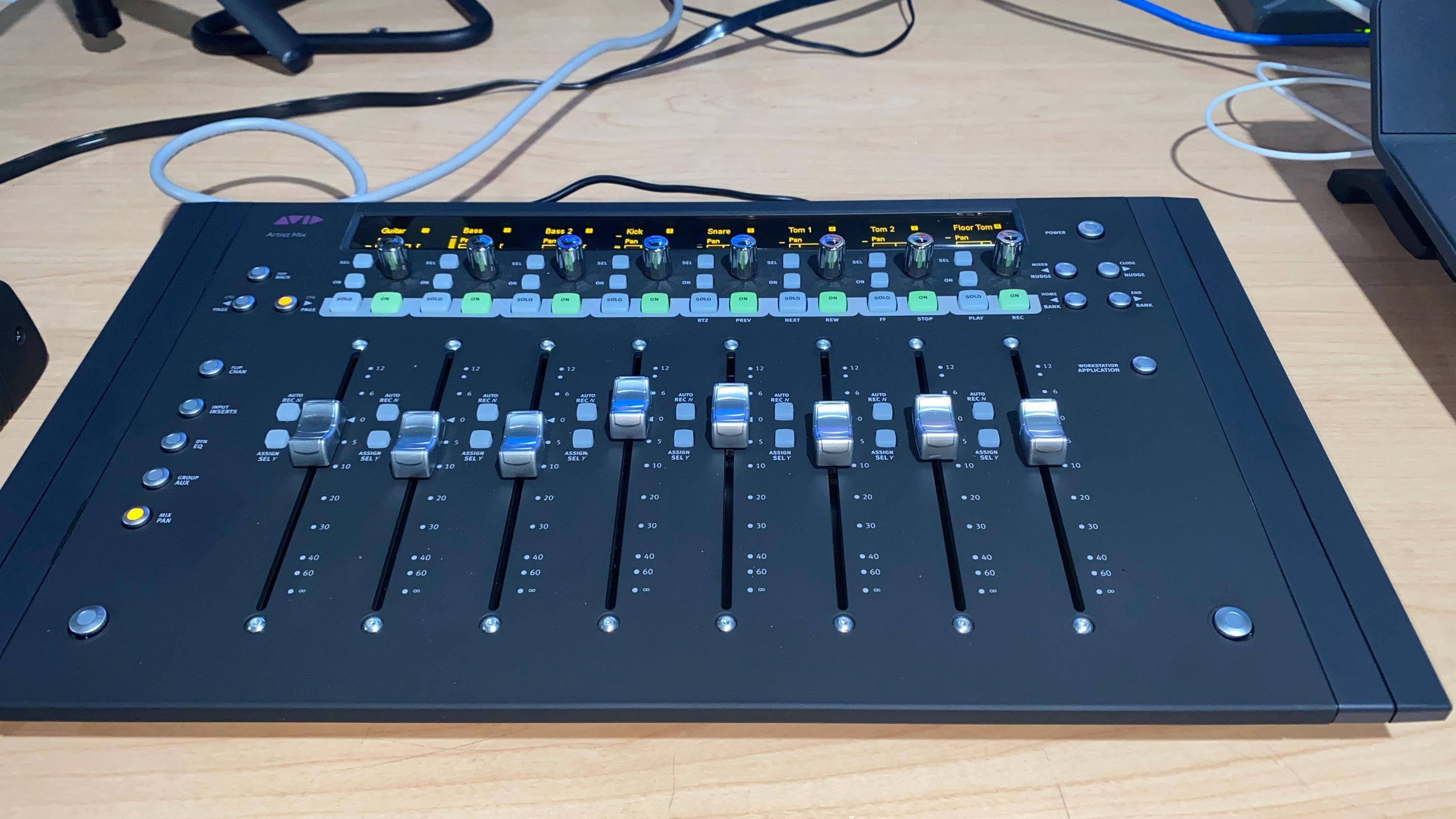 Used Avid Artist Mix - Sweetwater's Gear Exchange