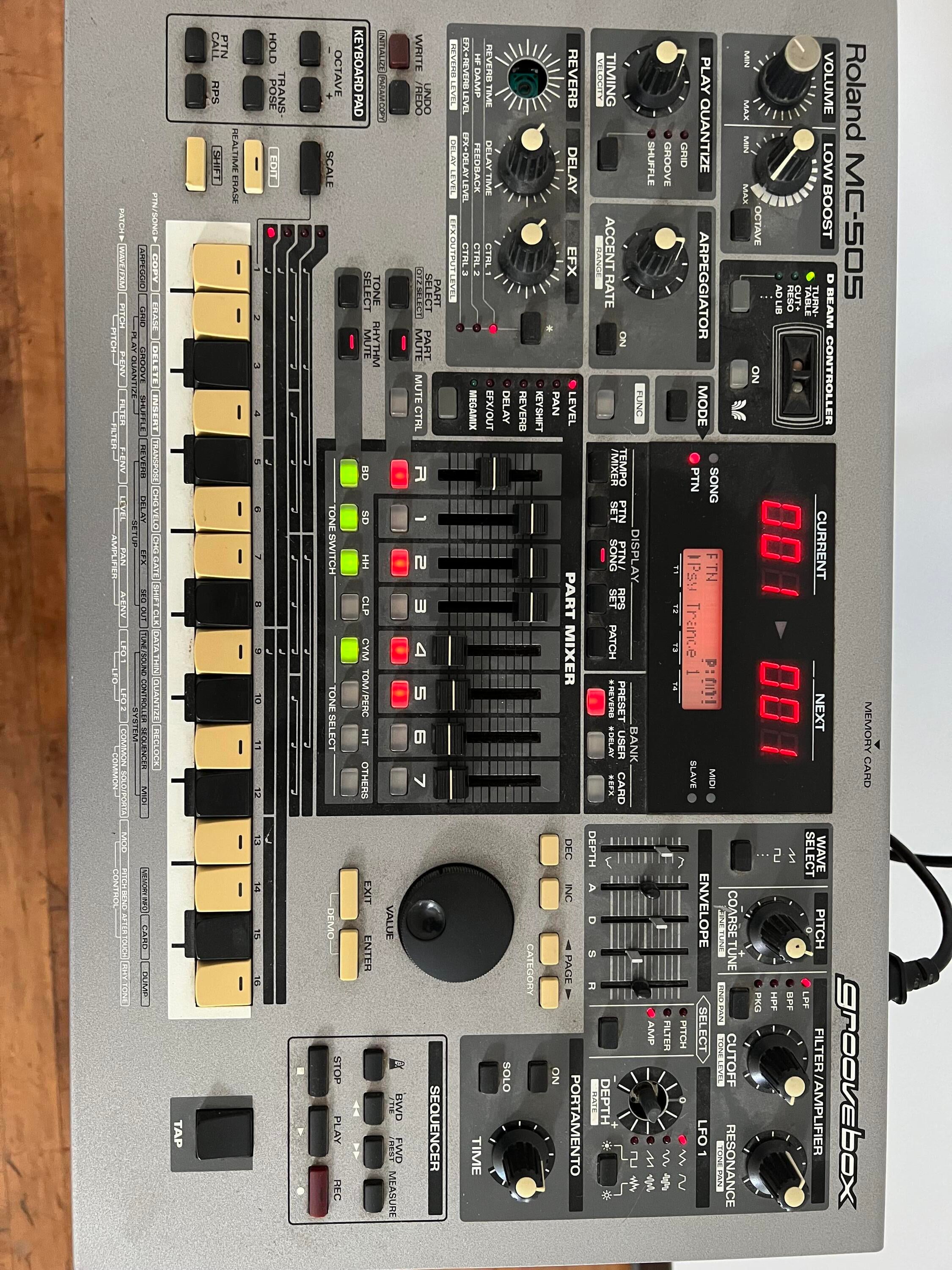 Used Roland MC 505 Groovebox - Sweetwater's Gear Exchange