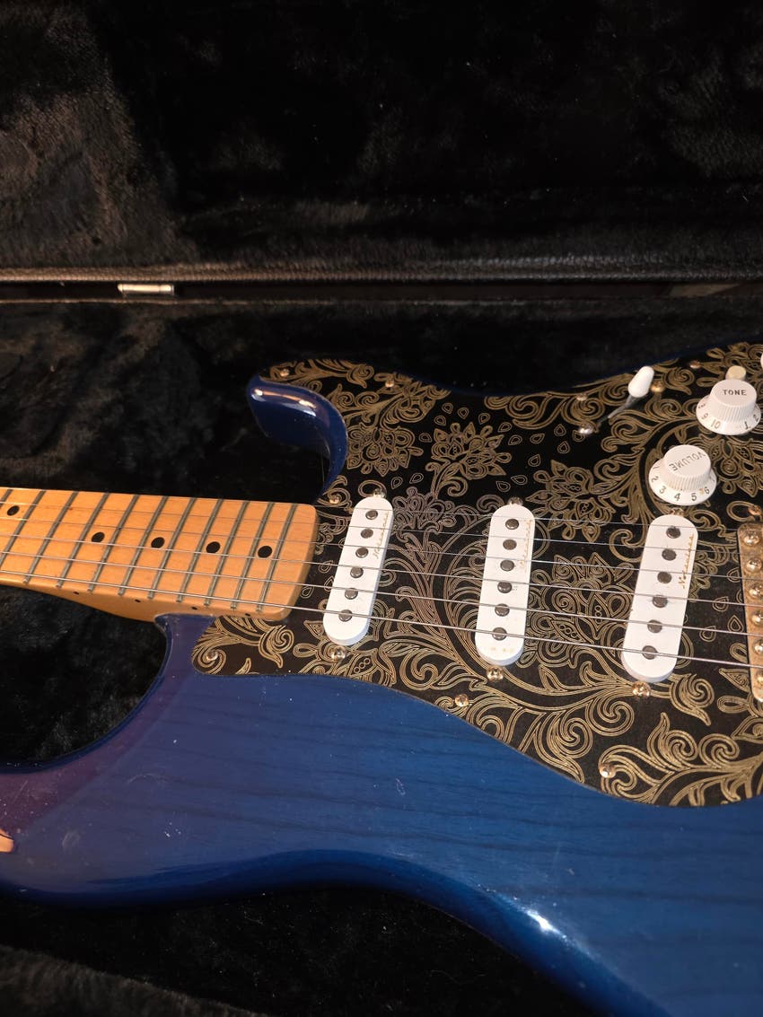 deluxe series stratocaster