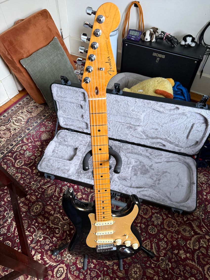 American Ultra Stratocaster - Texas Tea with Maple Fingerboard