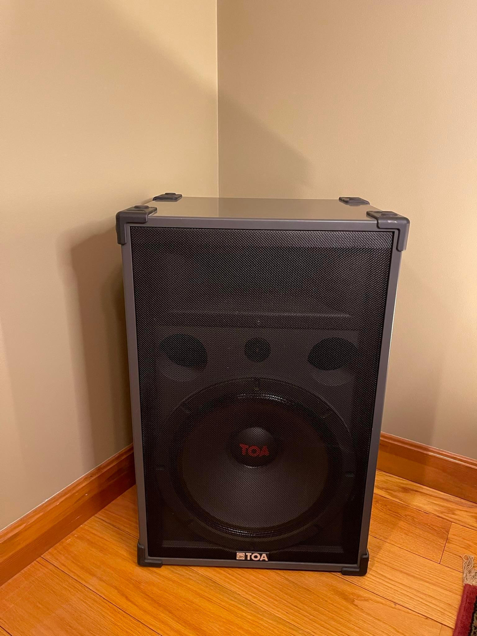Used TOA 380 SE Speaker - Sweetwater's Gear Exchange Used TOA 380 SE Speaker - Sweetwater's Gear Exchange