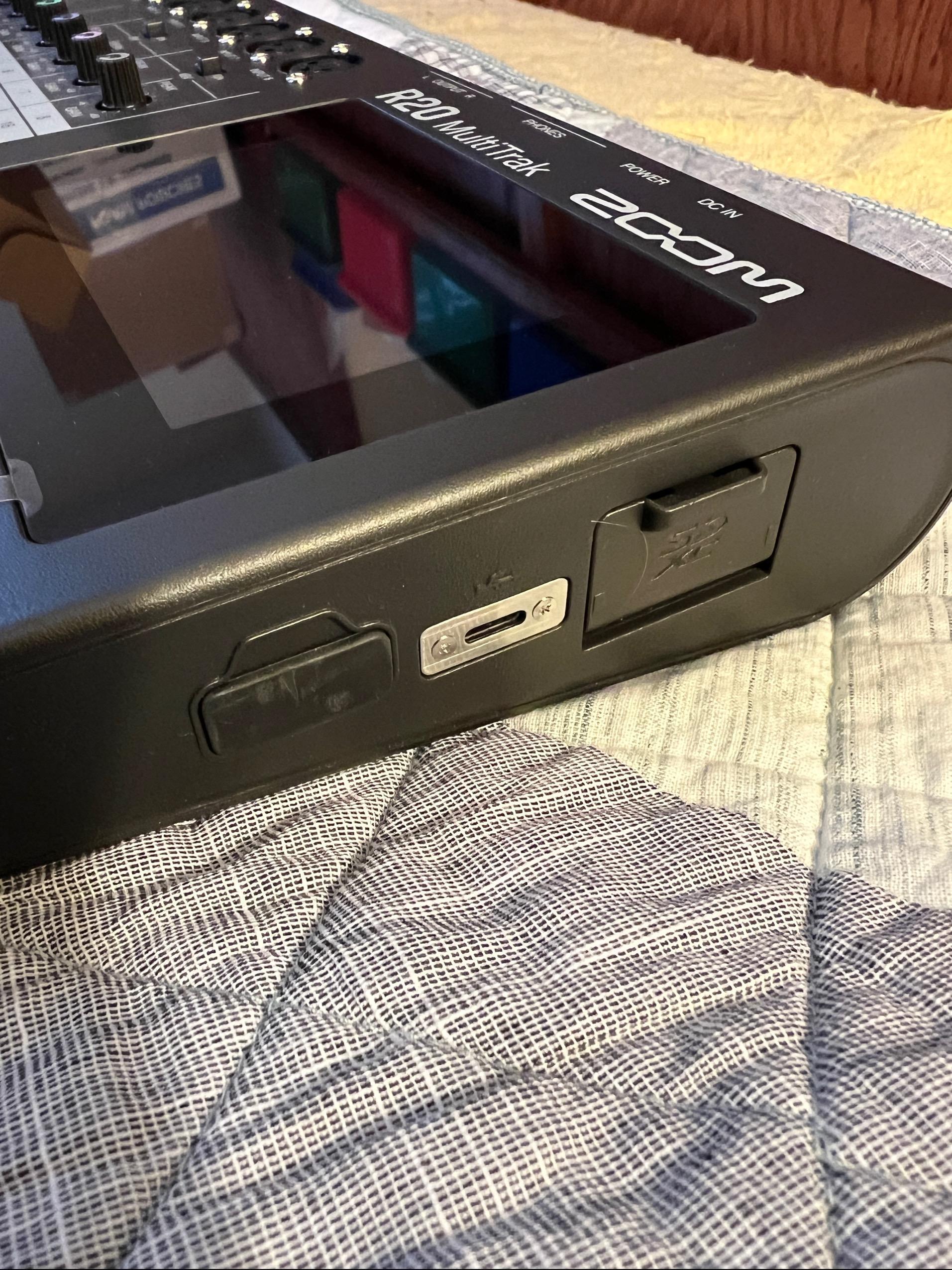 Used Zoom R20 multitrack recorder - Sweetwater's Gear Exchange