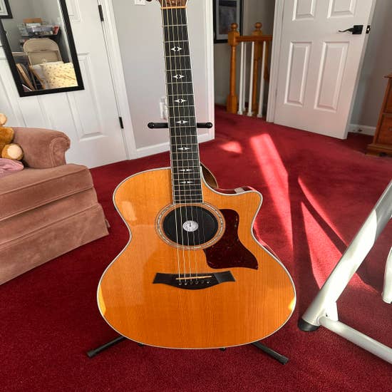 Taylor 814ce Acoustic-Electric Guitar - Natural with V-Class Bracing and Radiused Armrest