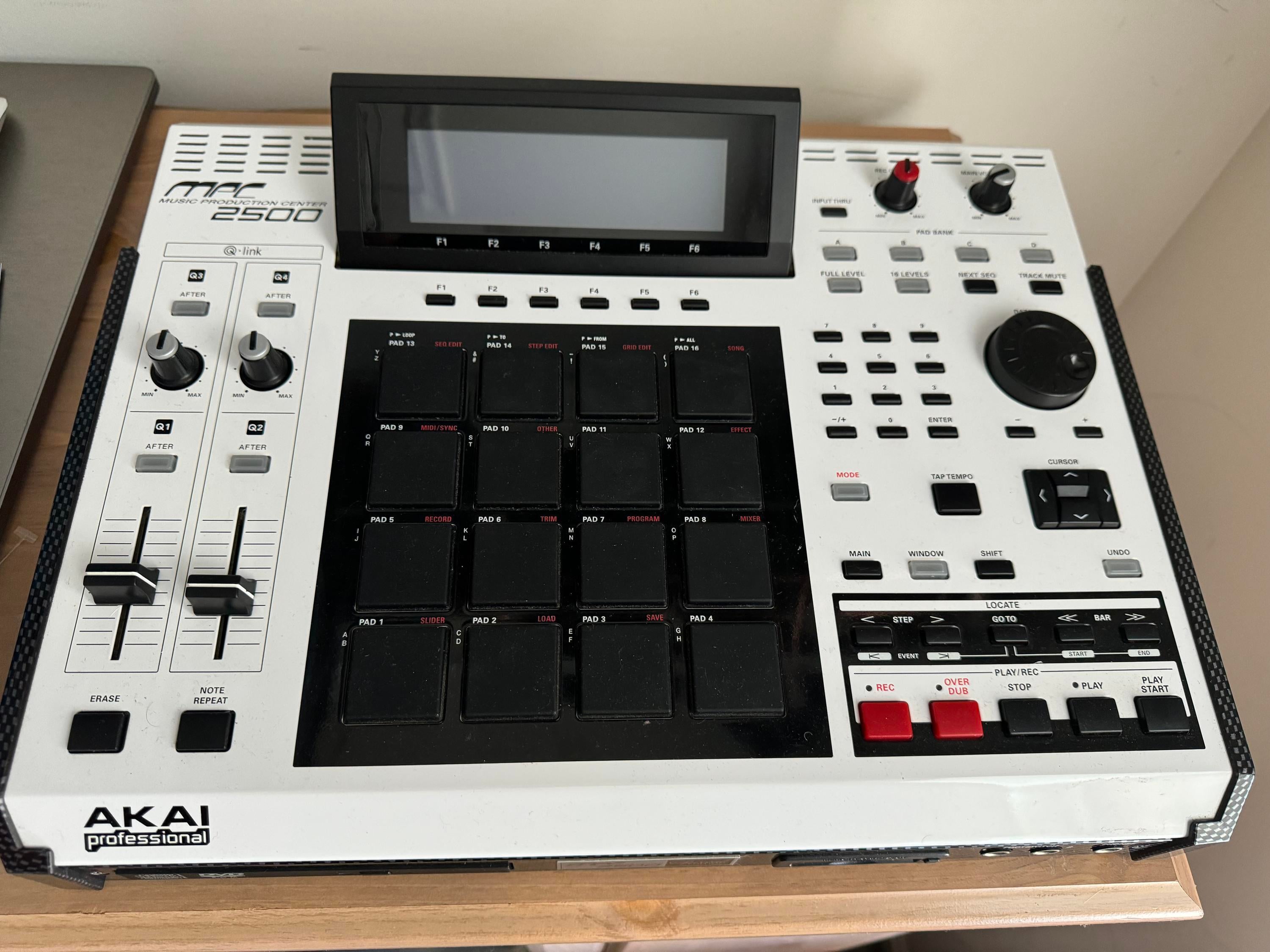 Used Akai Professional Akai MPC 2500 Special Edition