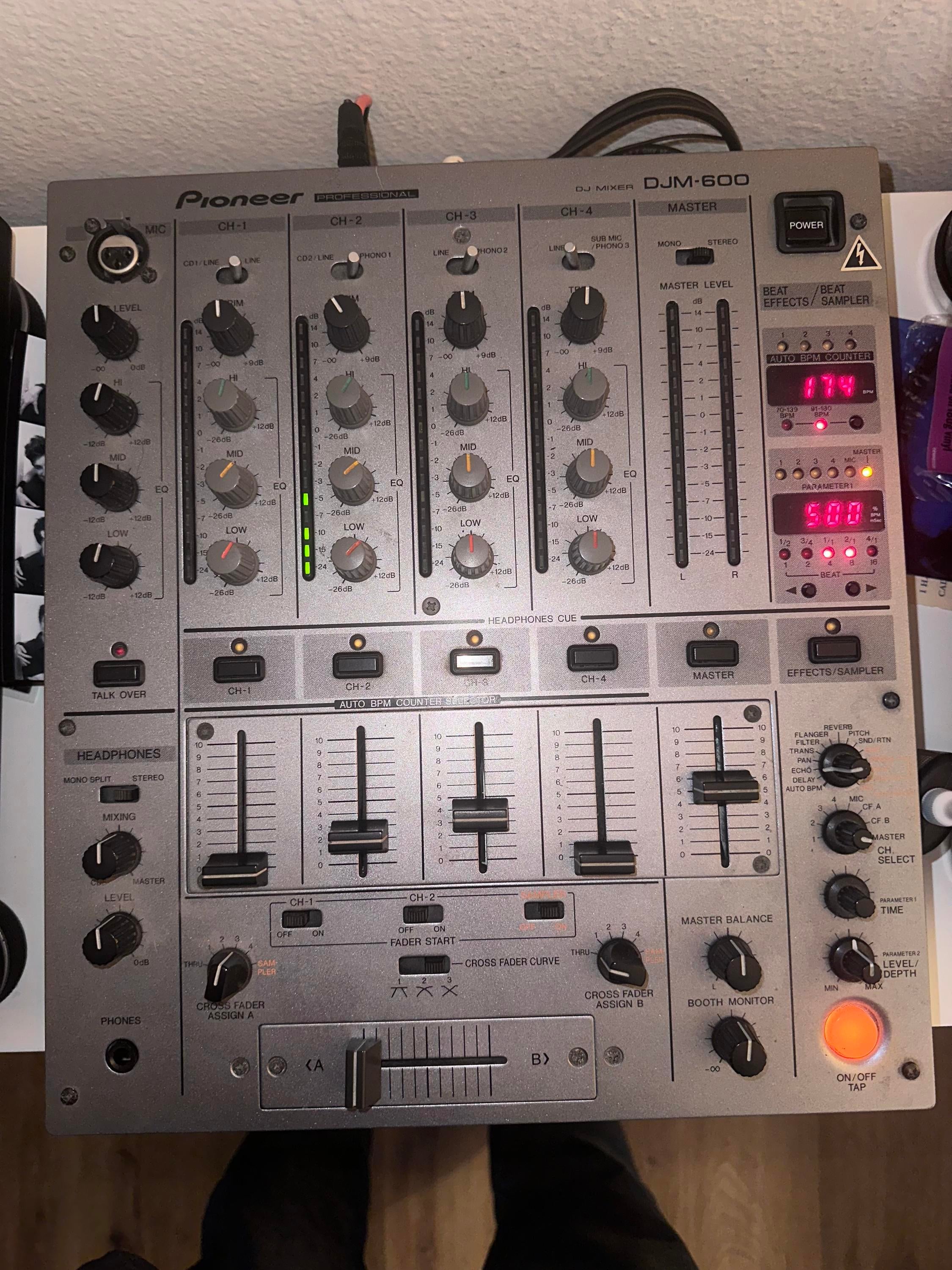 Used Pioneer DJ Pioneer DJM 600 - Sweetwater's Gear Exchange