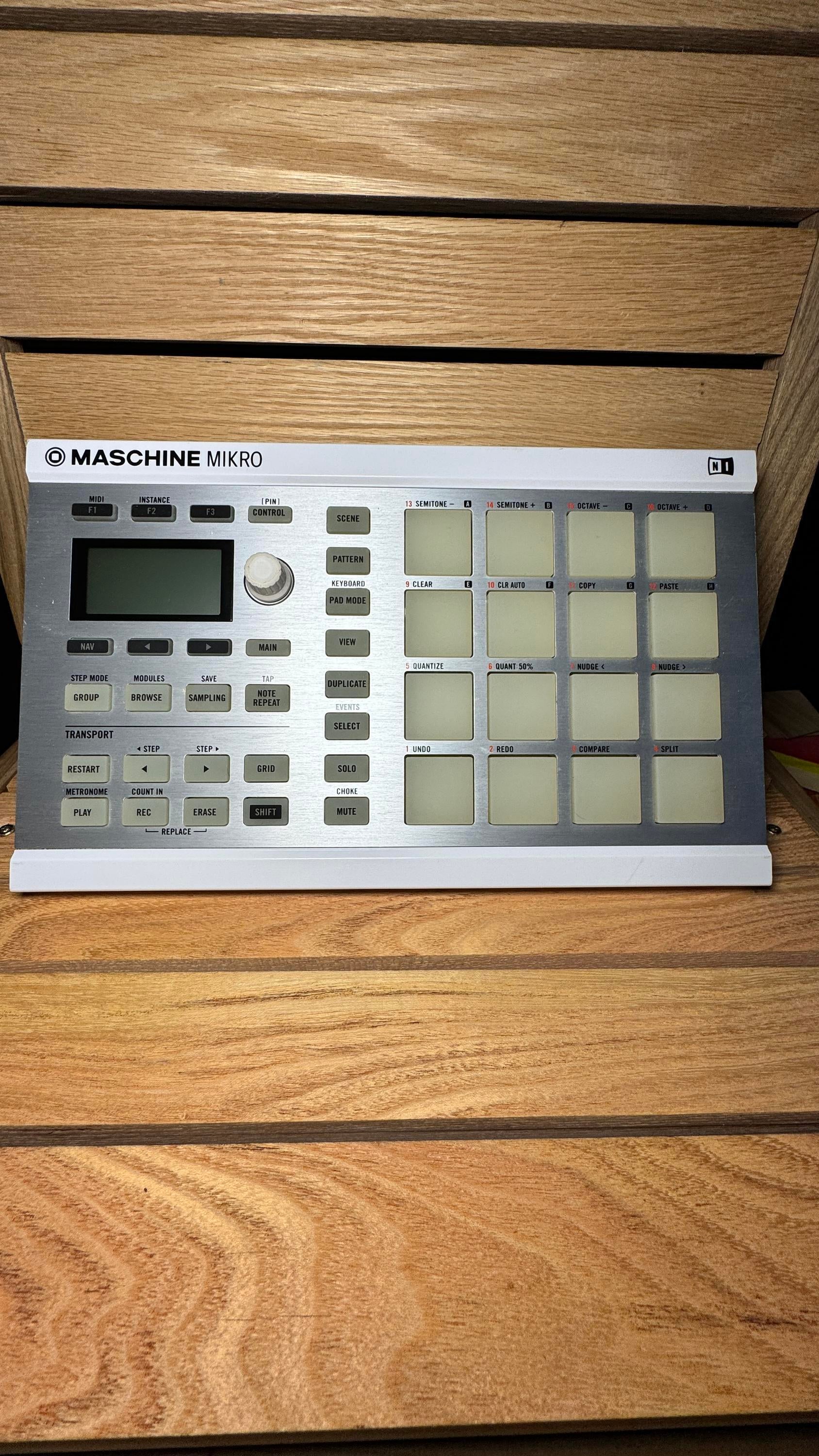 Native 2024 Instruments Maschine Mikro MK2 White