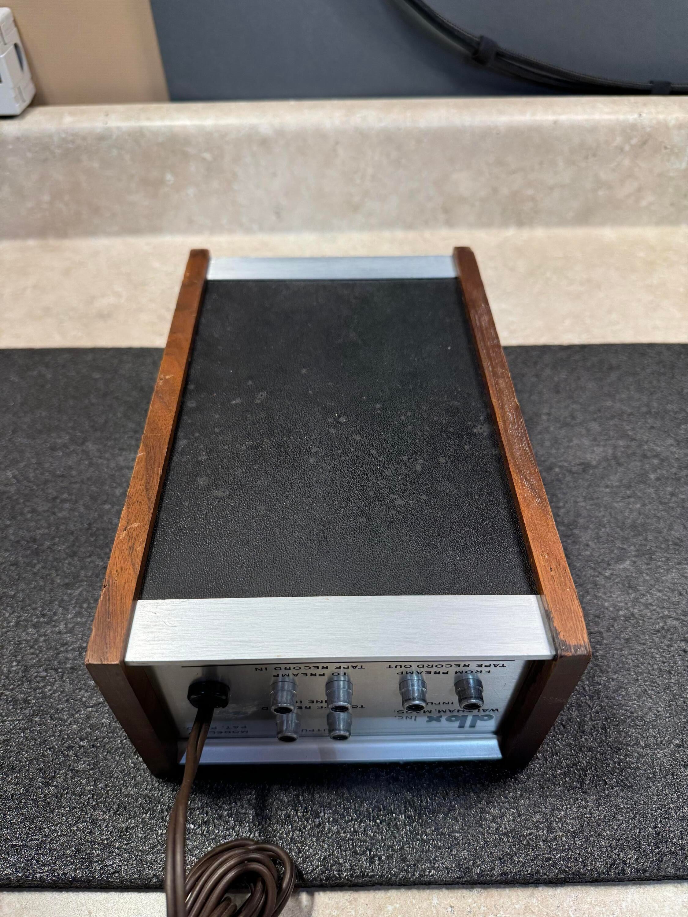Used dbx 117 Compressor / Expander - Sweetwater's Gear Exchange