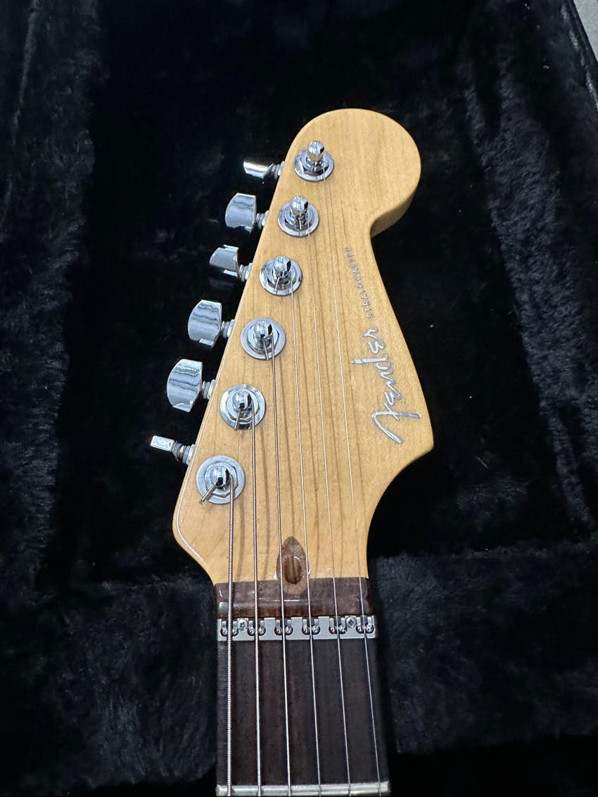 American Deluxe Stratocaster HSH - 3-Color Sunburst