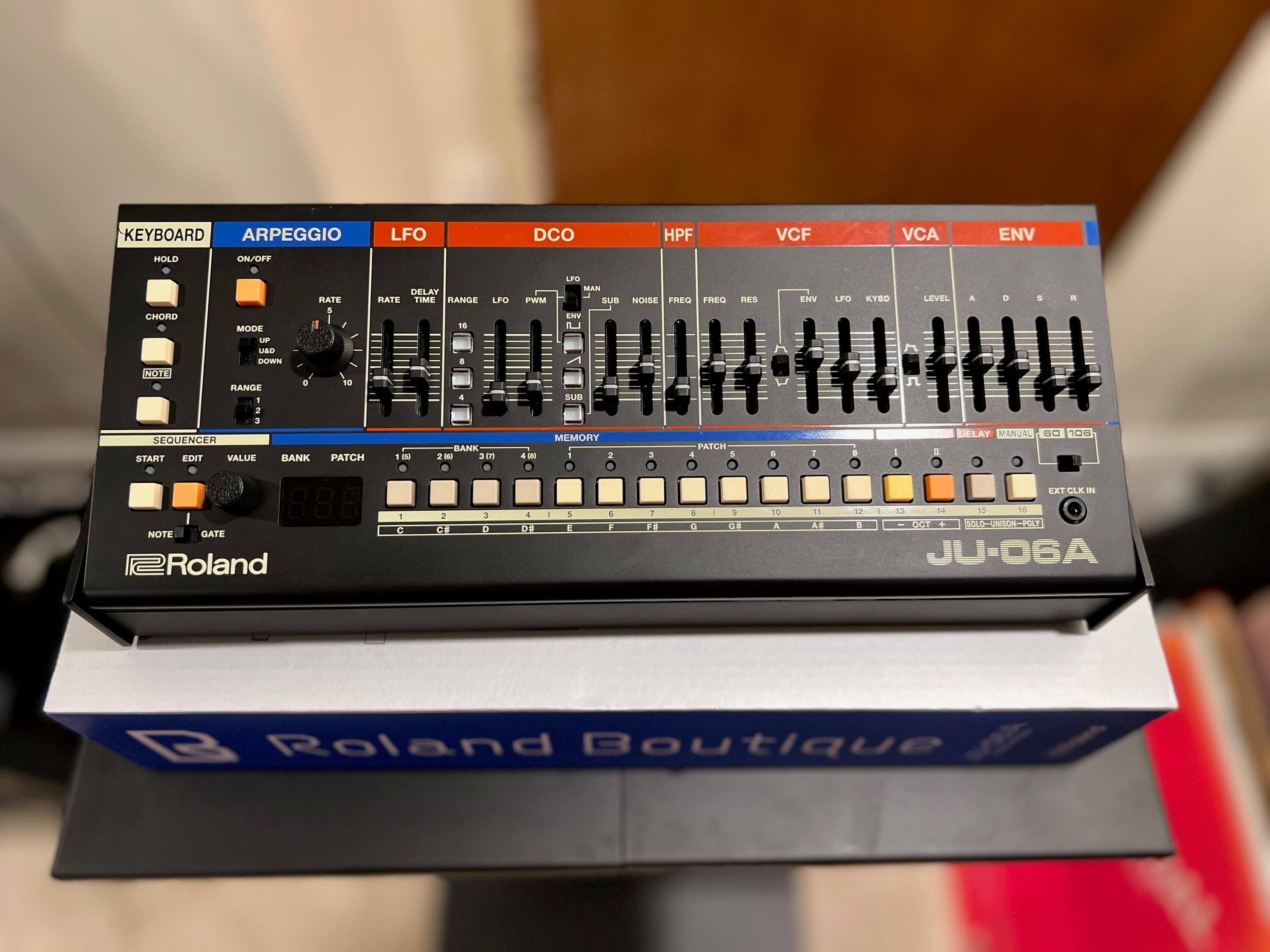 Used Roland Boutique JU-06A Synth - With DK-01 dock