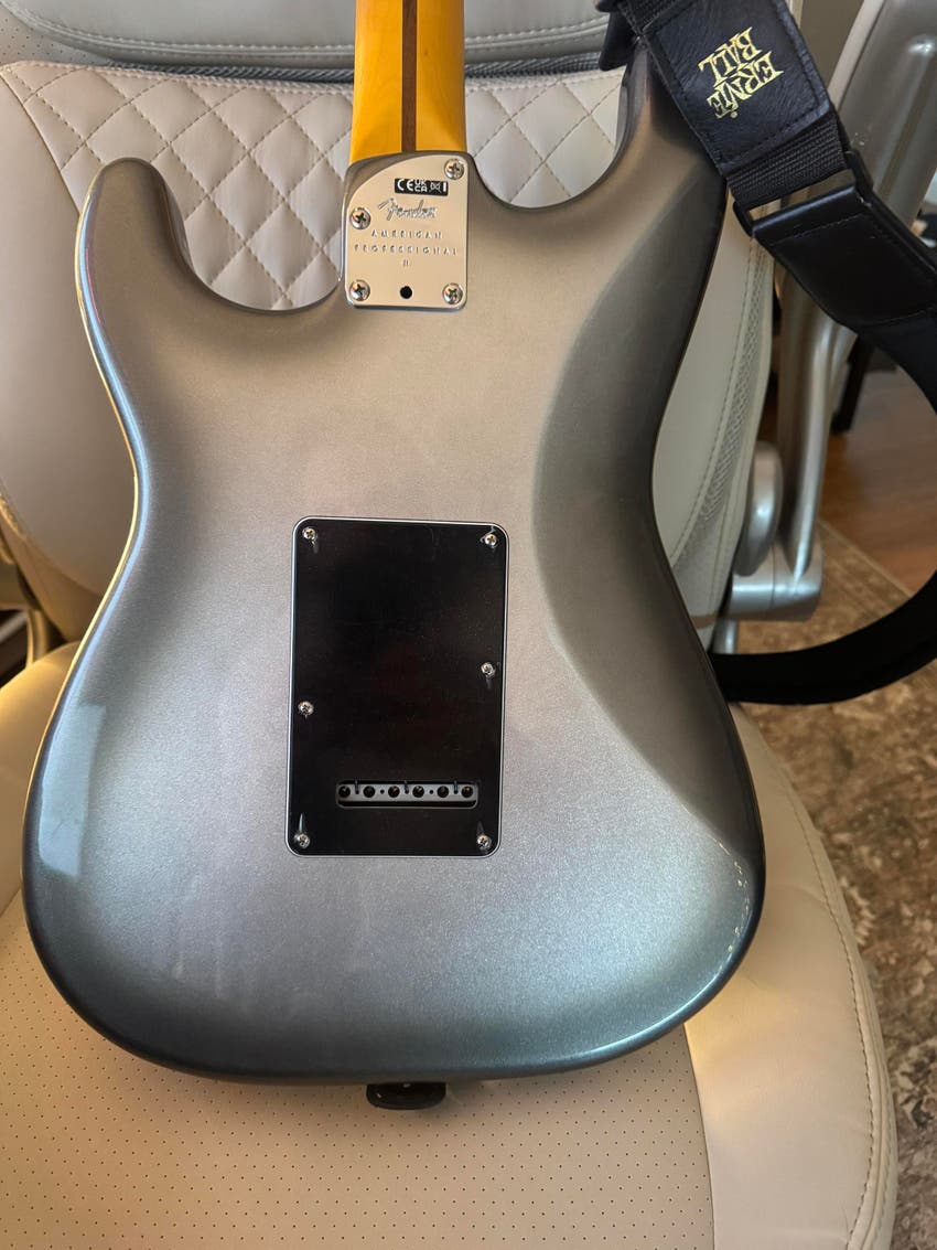 American Professional II Stratocaster HSS - Mercury with Rosewood Fingerboard