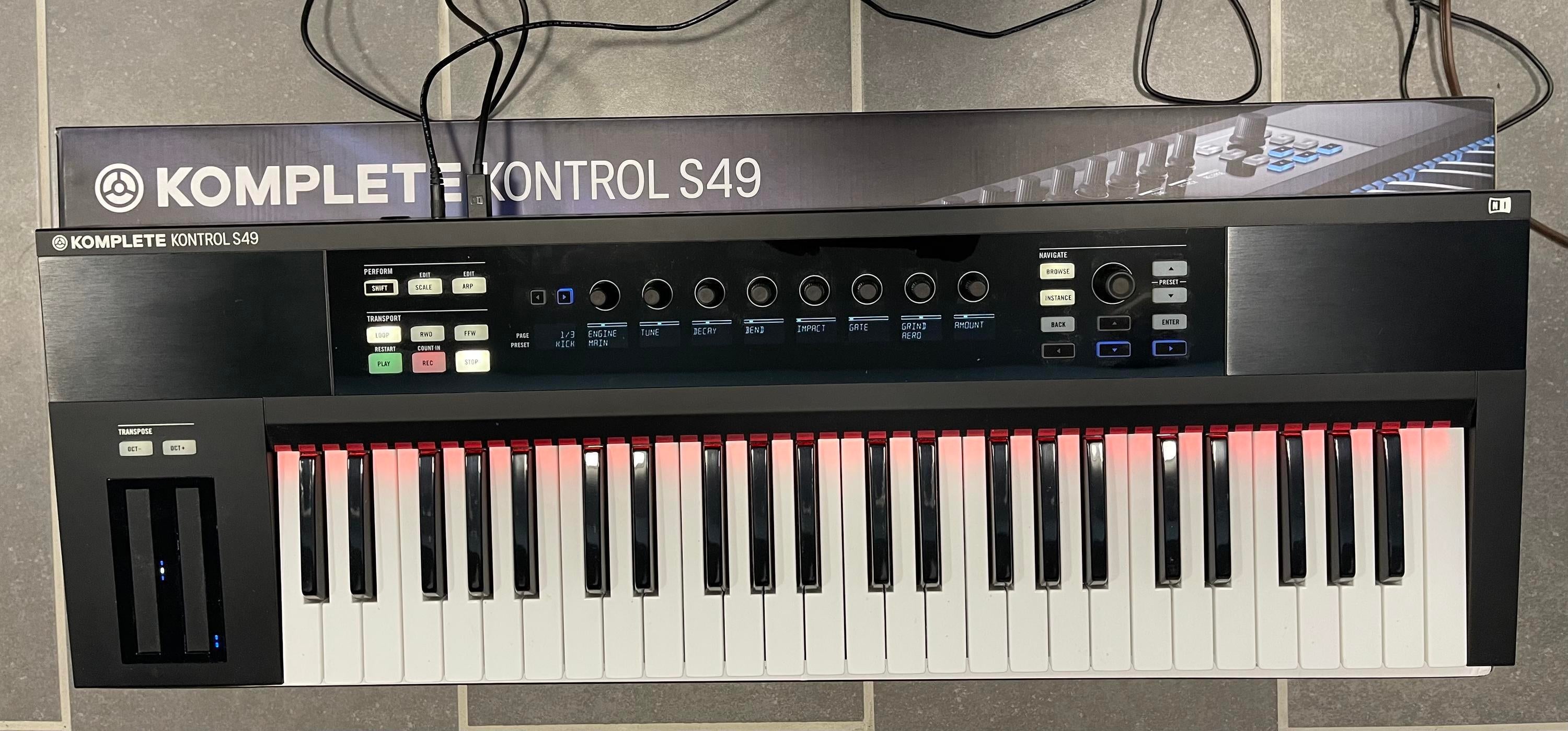 Used Native Instruments Komplete Kontrol S49 MK1 Keyboard Controller