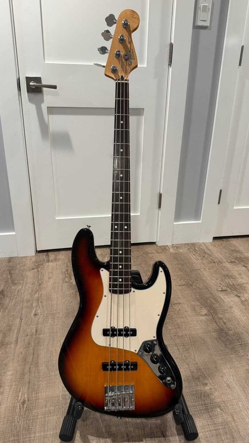 Used Fender Jazz Bass - Made In - Sweetwater's Gear Exchange