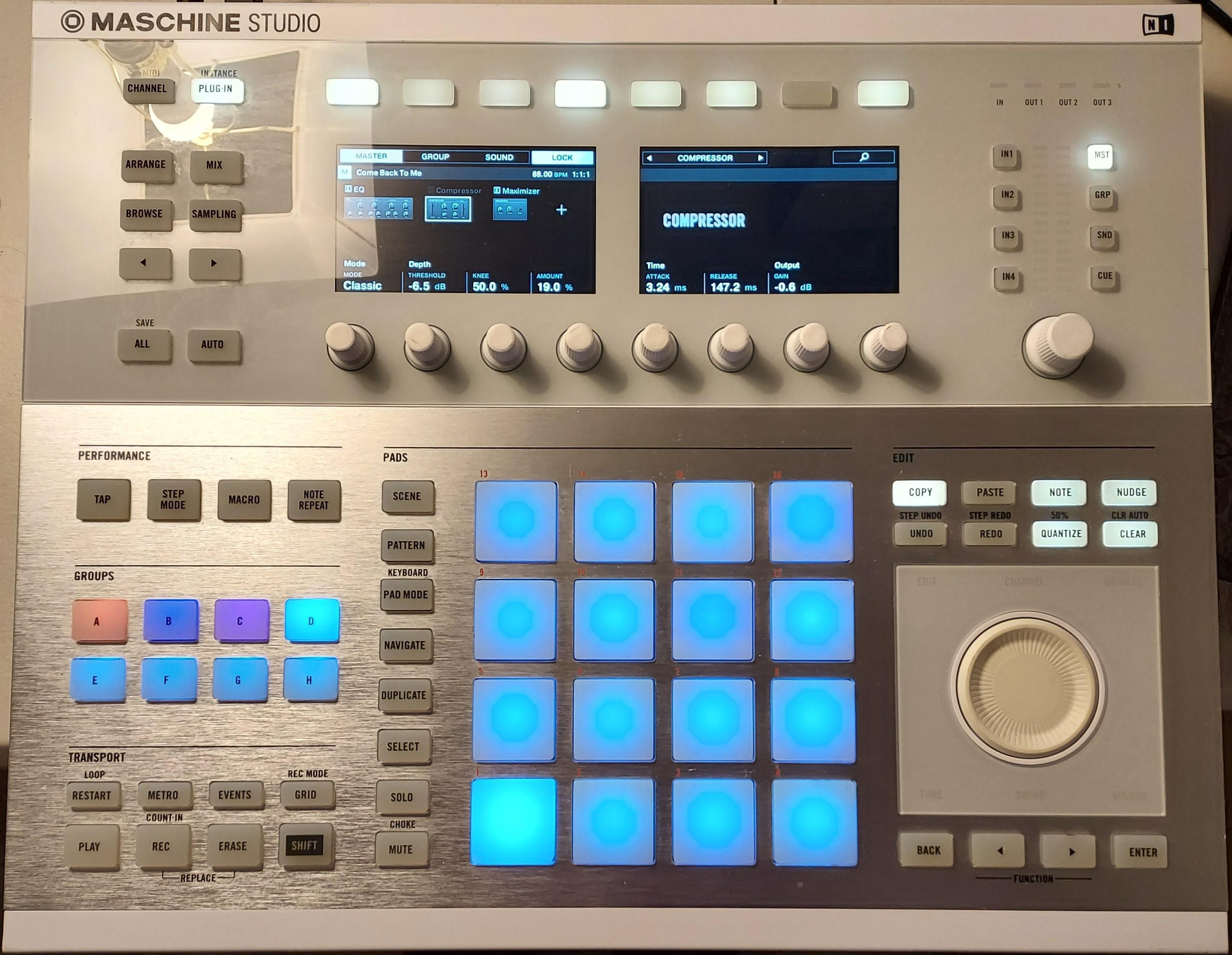 Used Native Instruments Maschine Studio (White)