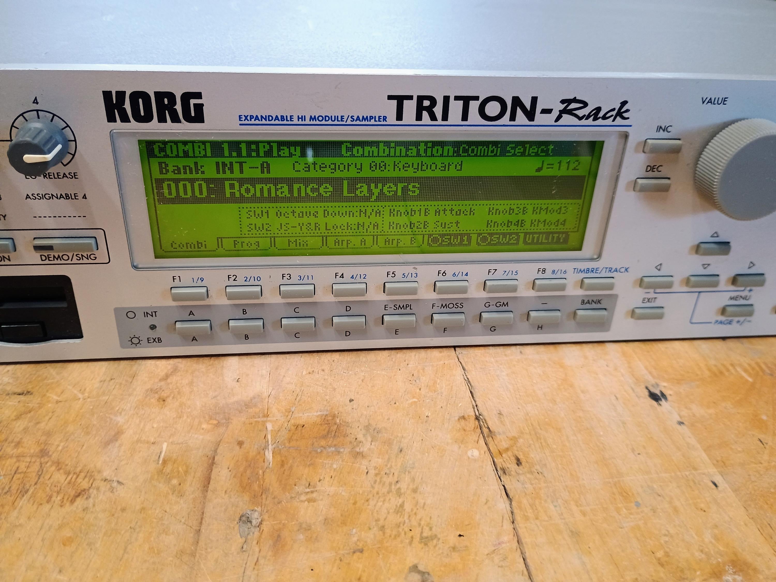 Korg Triton Rack sound Module Synth Synthesizer Sampler Rack