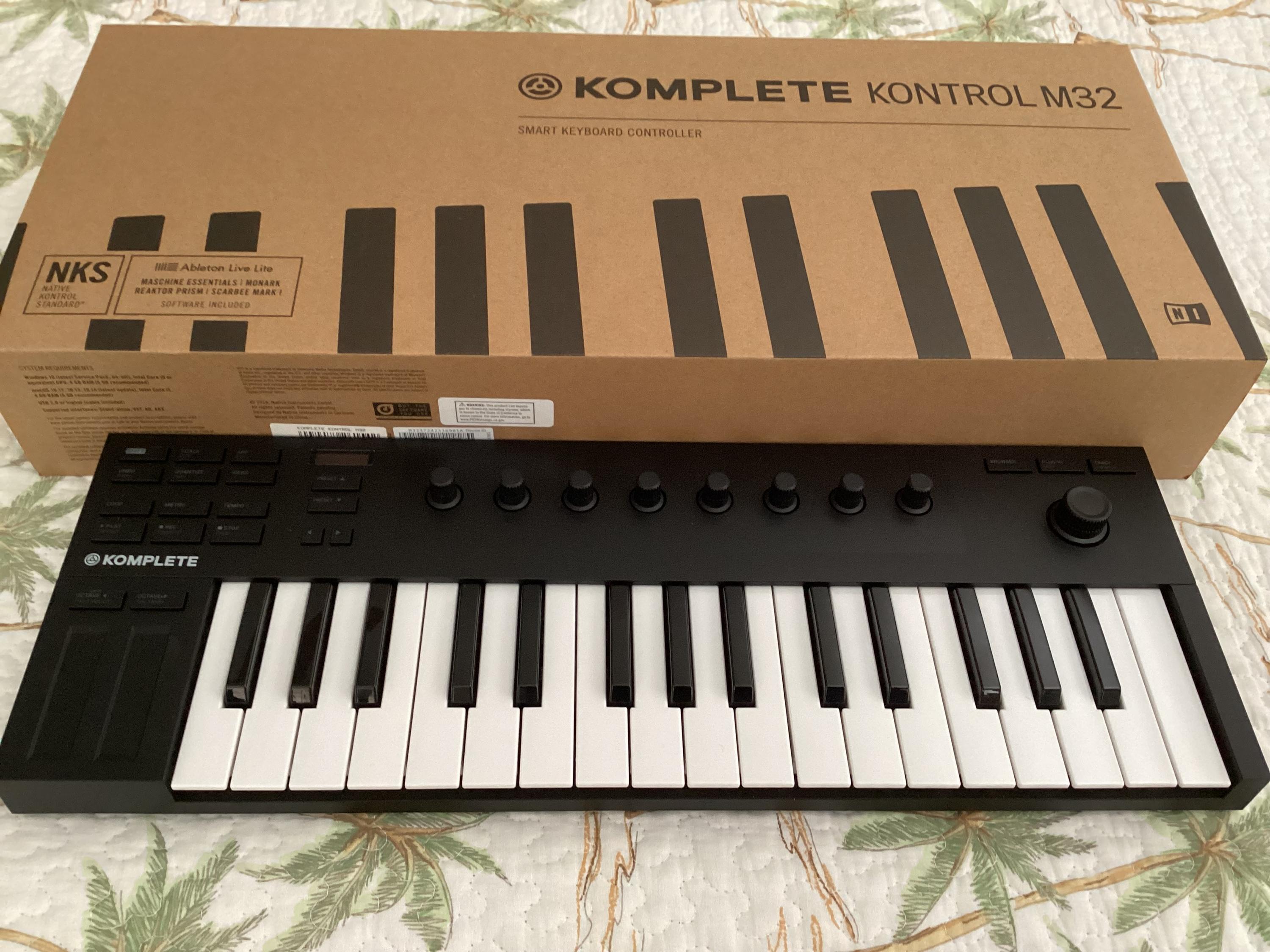 Used Native Instruments Komplete Kontrol M32 Micro Keyboard Controller