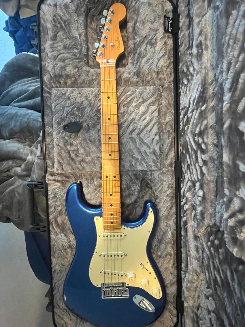 American Ultra Stratocaster®, Maple Fingerboard, Cobra Blue