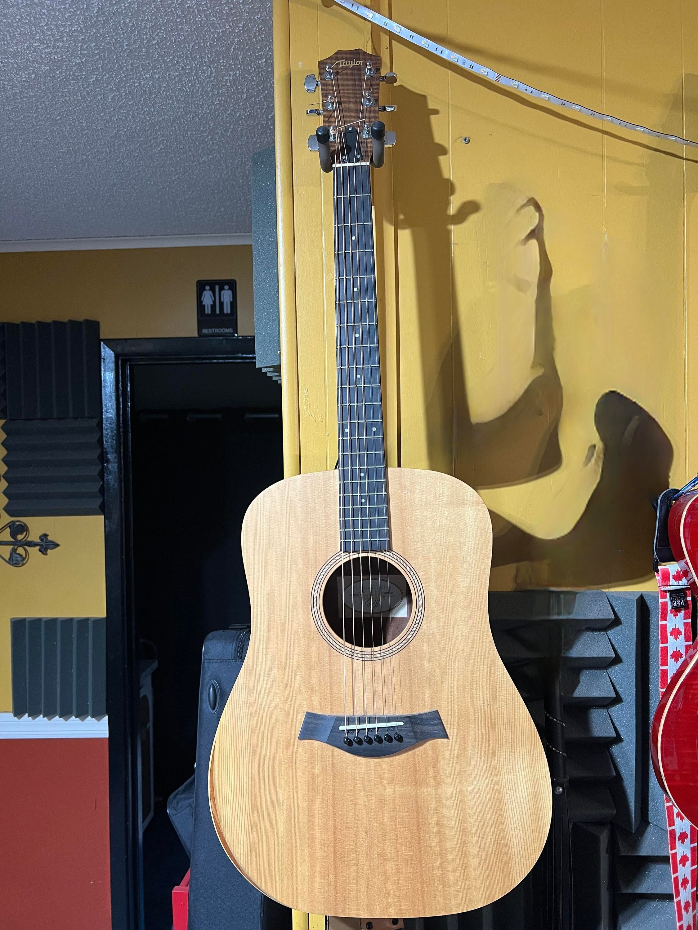 Used Taylor Academy 10 Acoustic Guitar - Natural