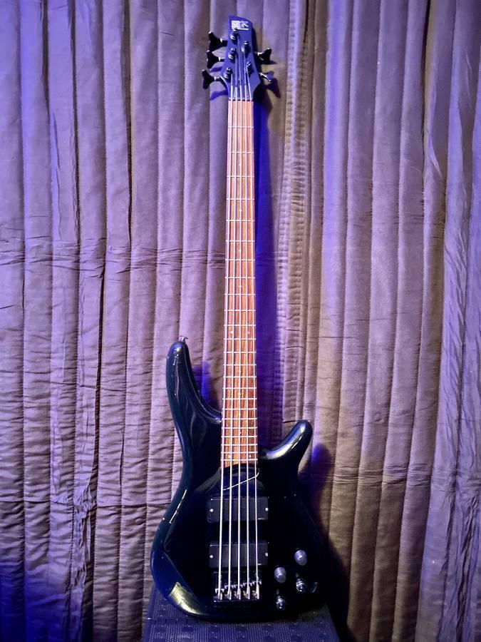 Used Ibanez Soundgear/SDGR SR-885 Bass - Sweetwater's Gear Exchange