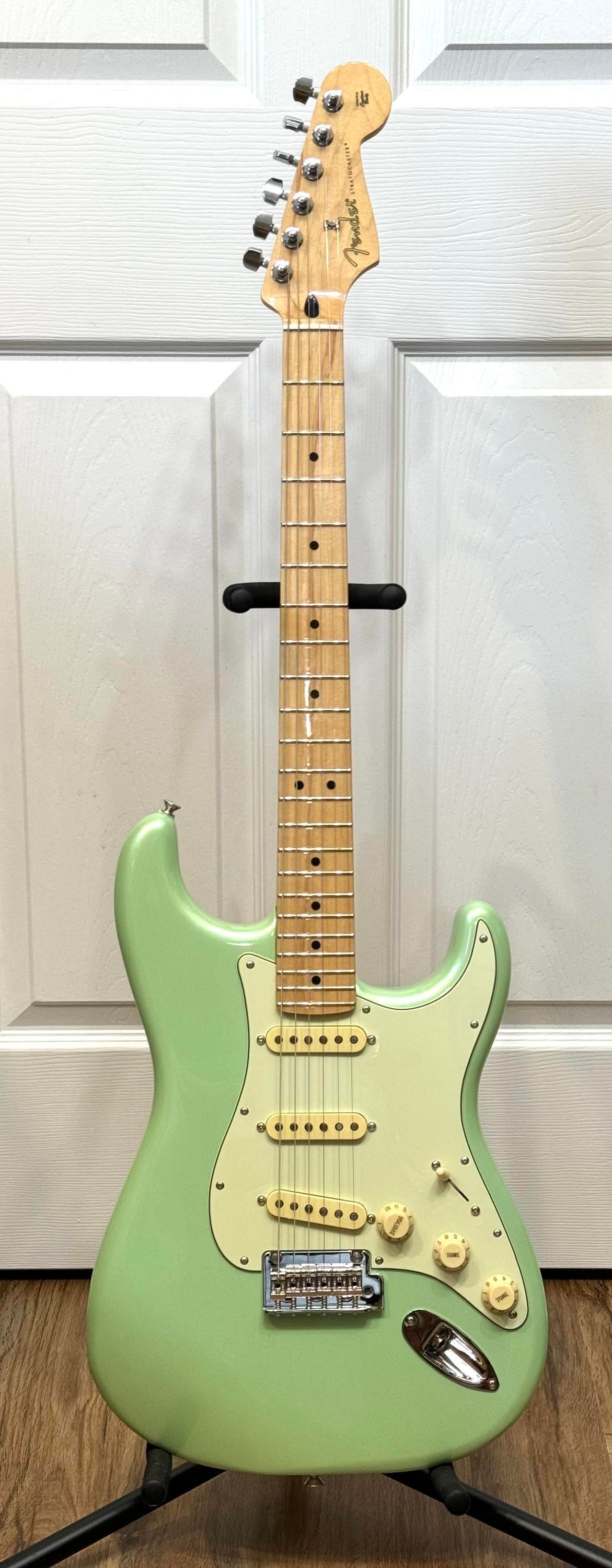 Fender player stratocaster maple fingerboard limited deals edition electric guitar surf pearl