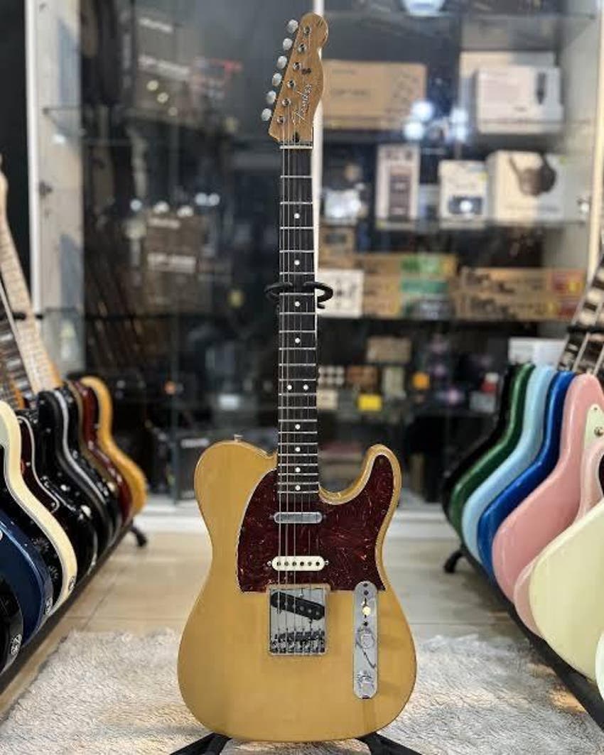 Deluxe Nashville Tele - Honey Blonde with Maple Fingerboard
