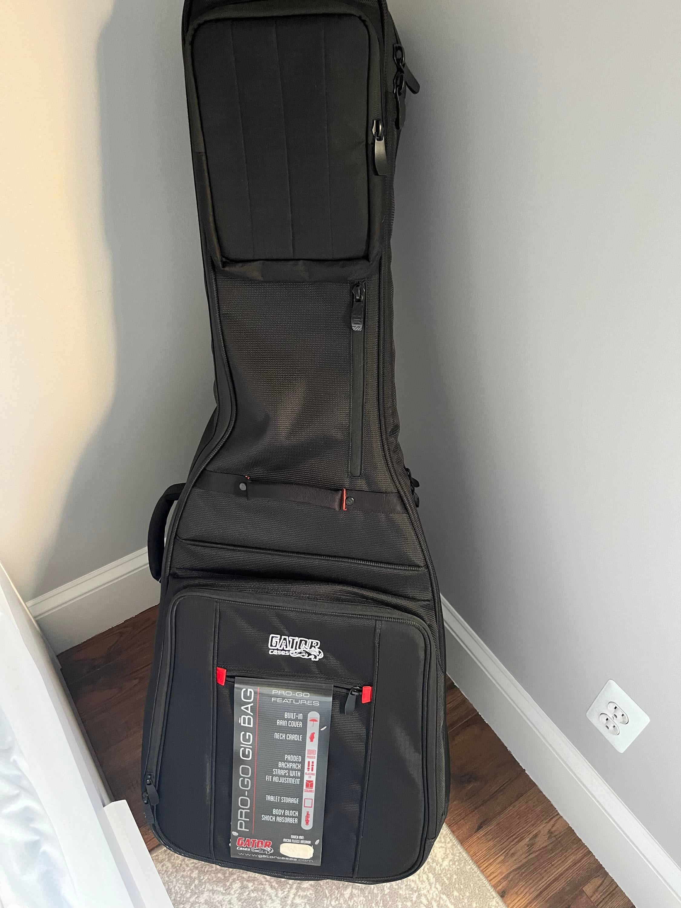 Used Gator G-PG-ACOUELECT Pro-Go Series Gig Bag Gig Bag for 1 Acoustic and  1 Electric Guitar