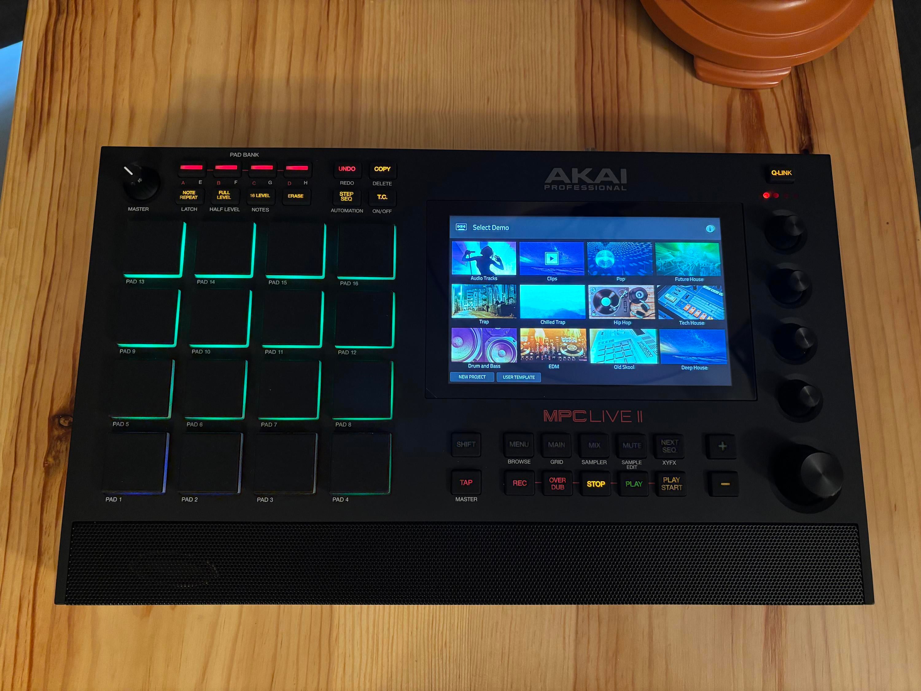 Used Akai Professional MPC Live II - Sweetwater's Gear Exchange