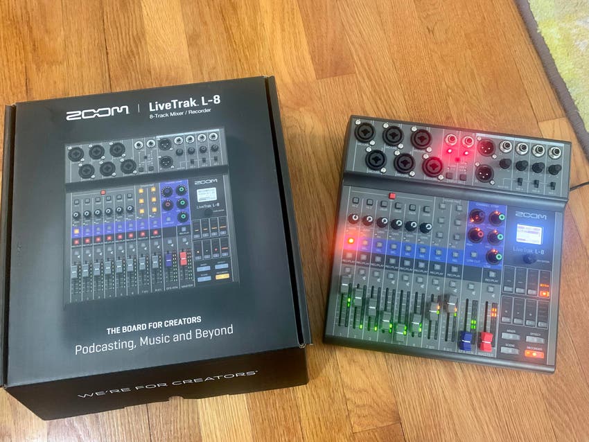 Used Zoom LiveTrak L8 8channel Digital Mixer / Recorder Sweetwater