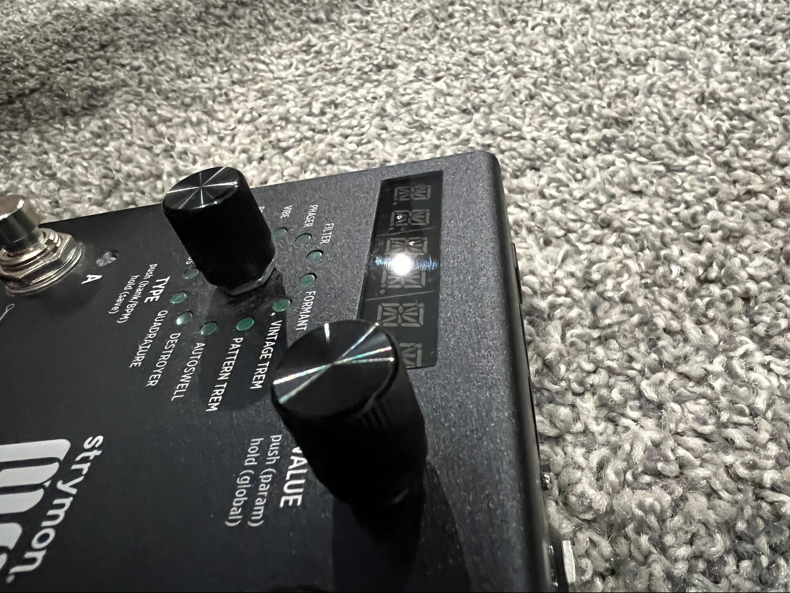 新品/未使用: Strymon Mobius Strymon Mobius (Midnight Edition) - Perfect Circuit