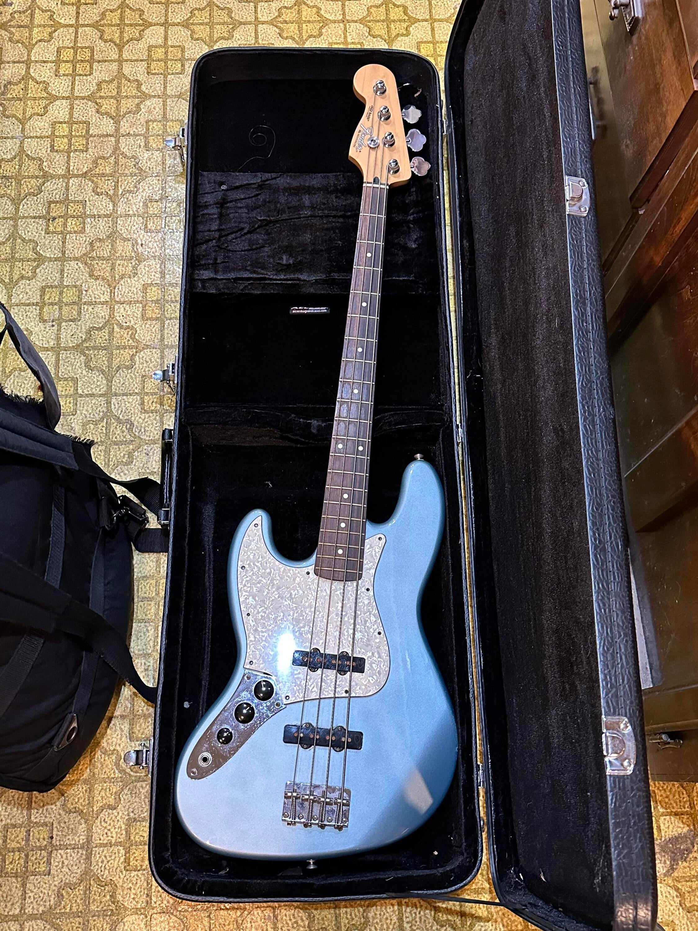 Used Fender Mexico Standard Jazz Bass - Left Handed (case included)