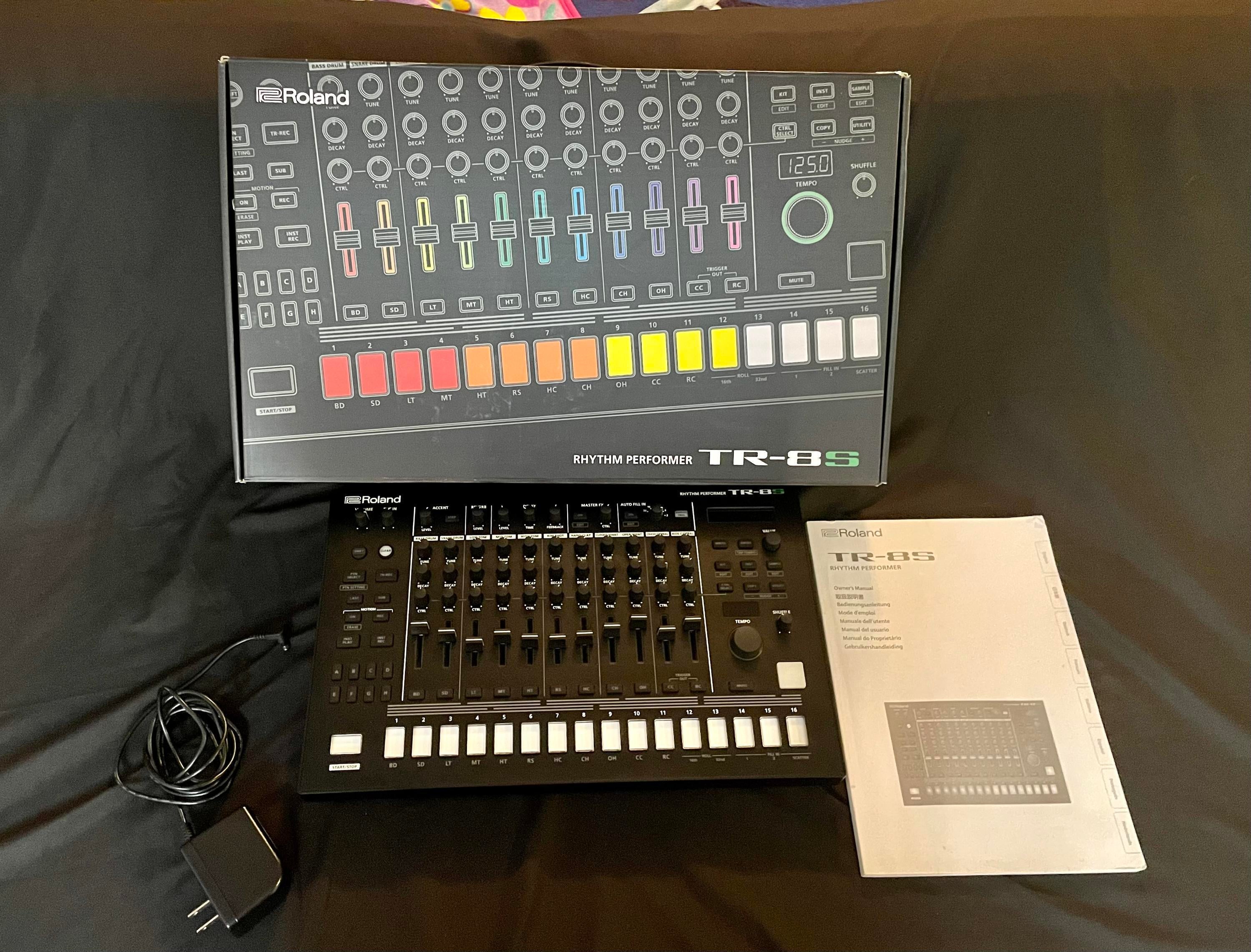 Roland TR-08 Rhythm Composer With Decksaver Cover