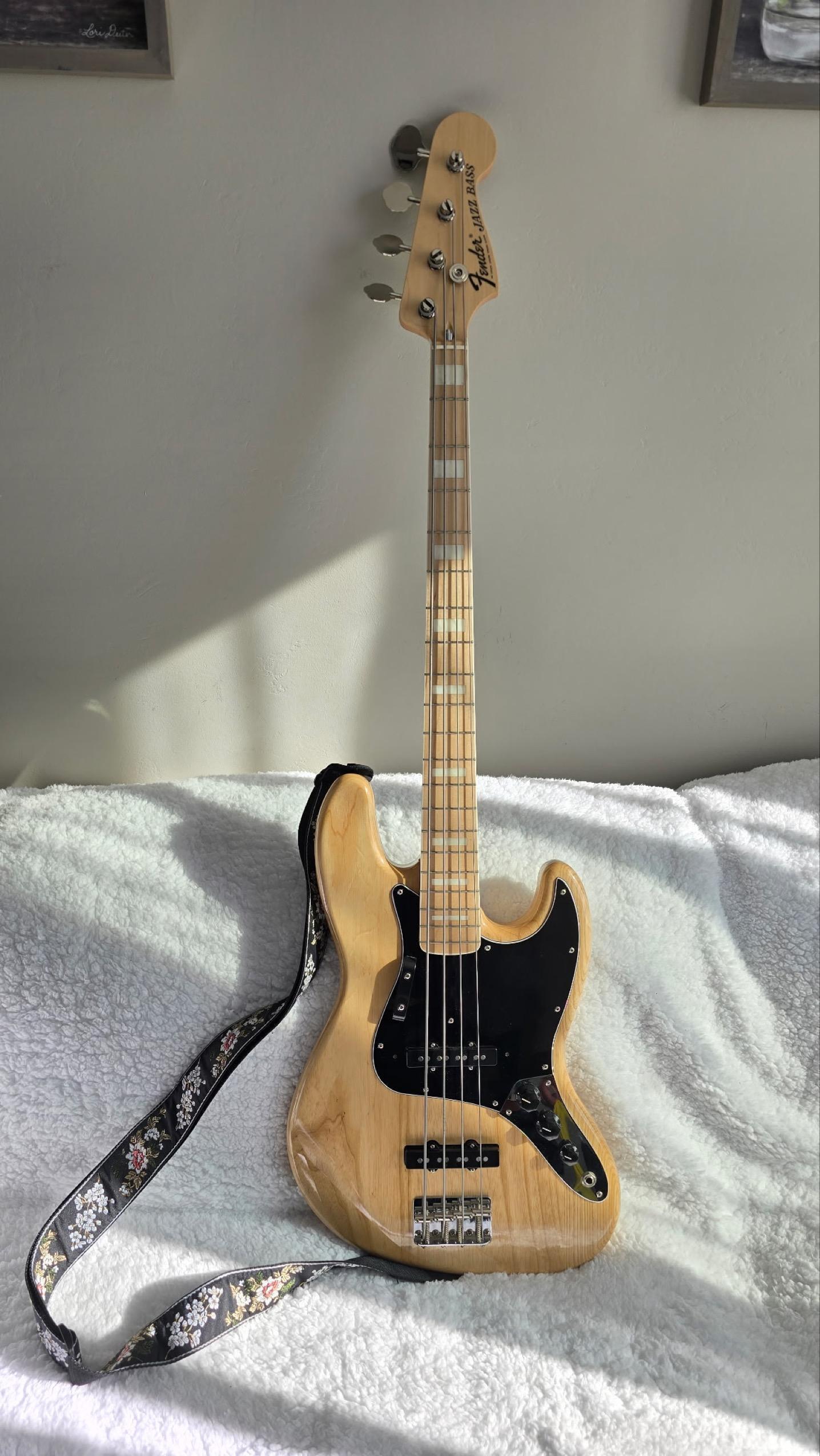 Used Fender Traditional 70s Jazz - Sweetwater's Gear Exchange