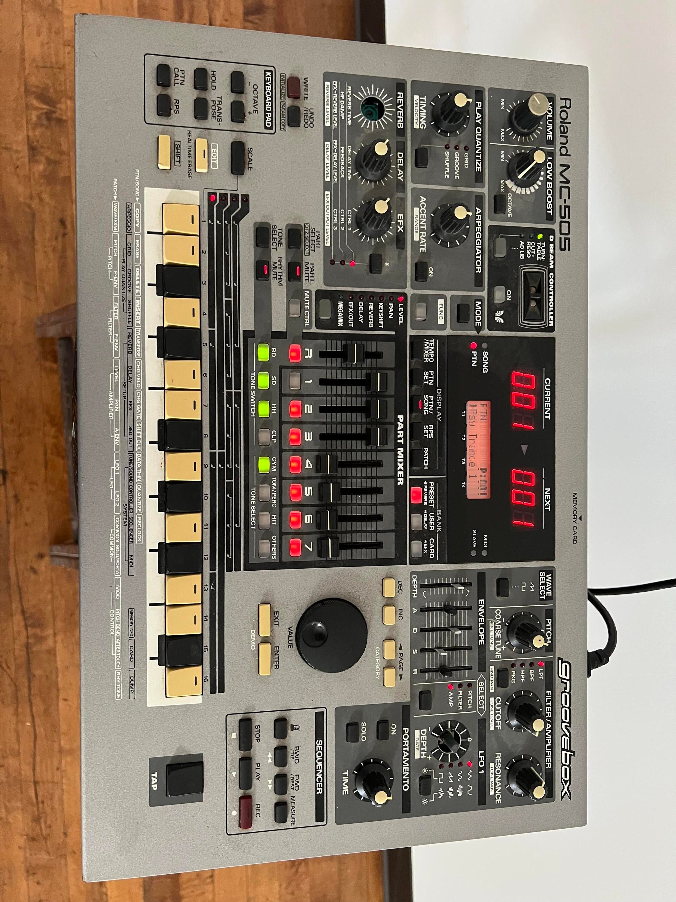 Used Roland MC 505 Groovebox - Sweetwater's Gear Exchange