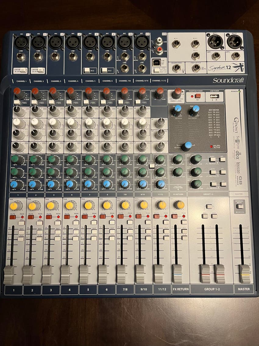 Used Harbinger LX12 Powered Mixer