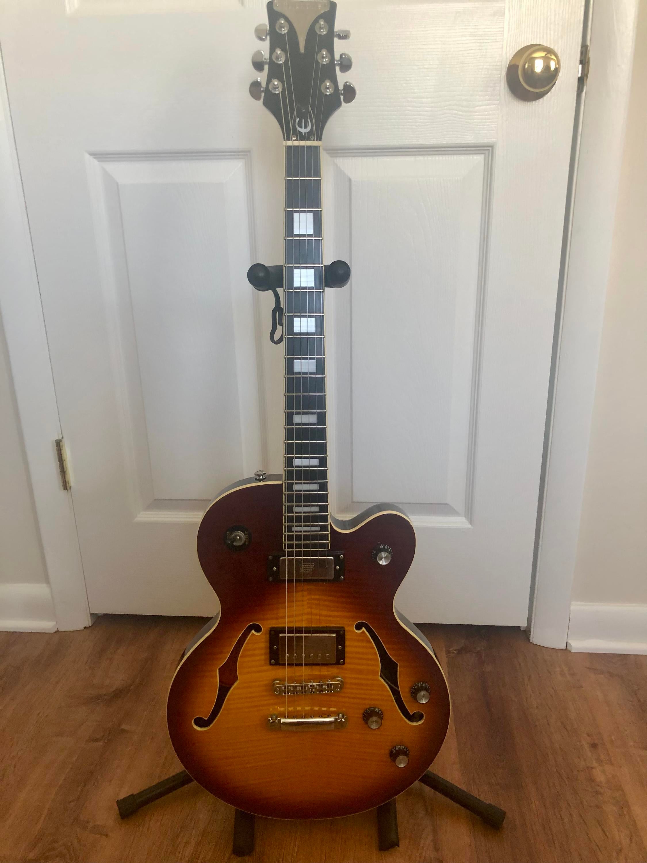 Epiphone alleykat deals for sale