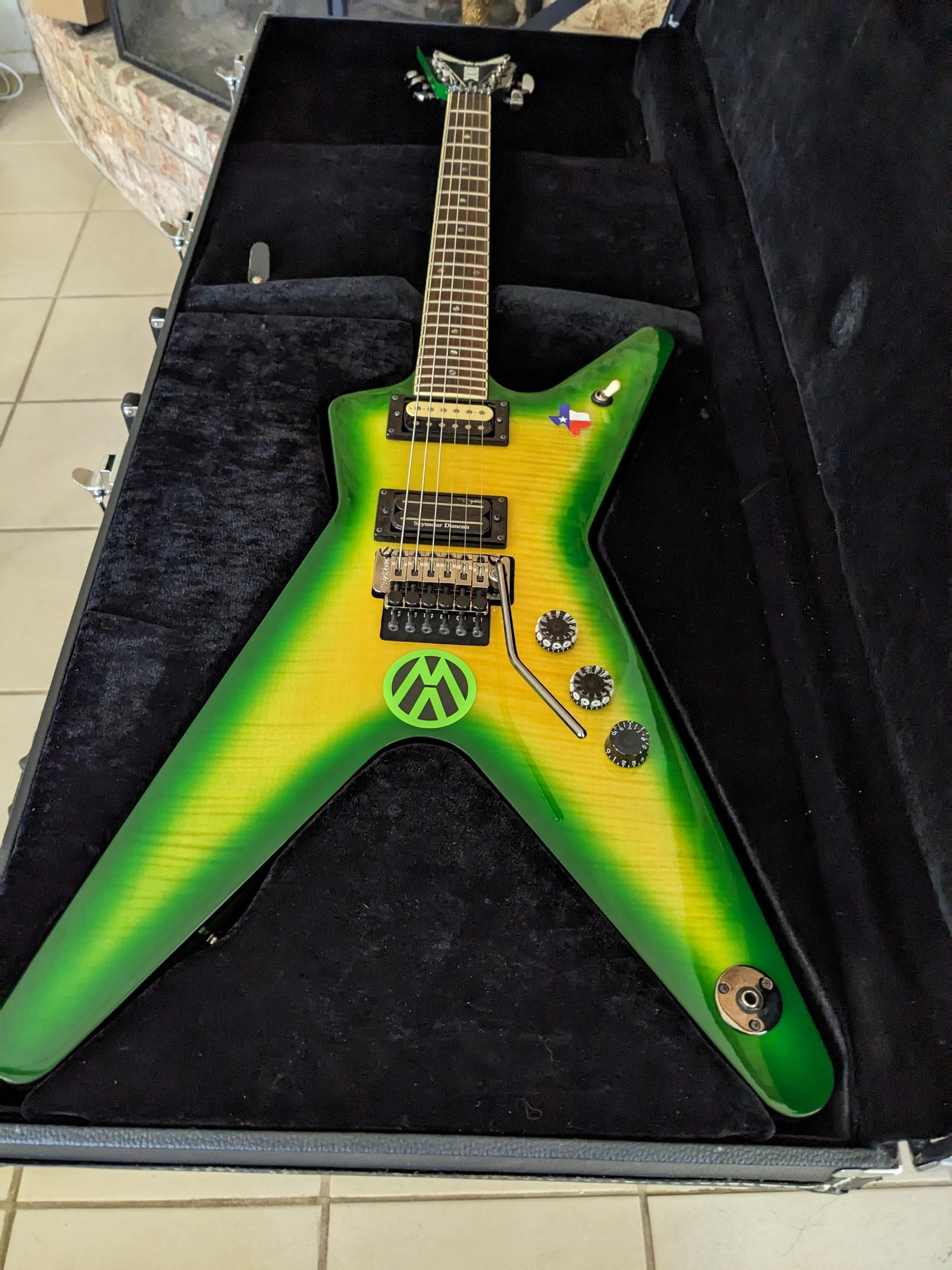 DEAN razorback ハードケース付　音出し確認済み　変形ギター