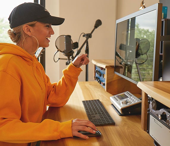 Tori Kelly’s Personal Studio - Photo 2