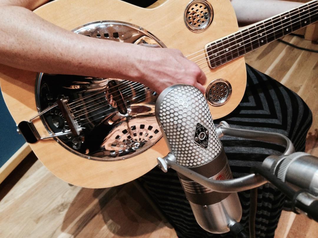 Dobro 77DX 2