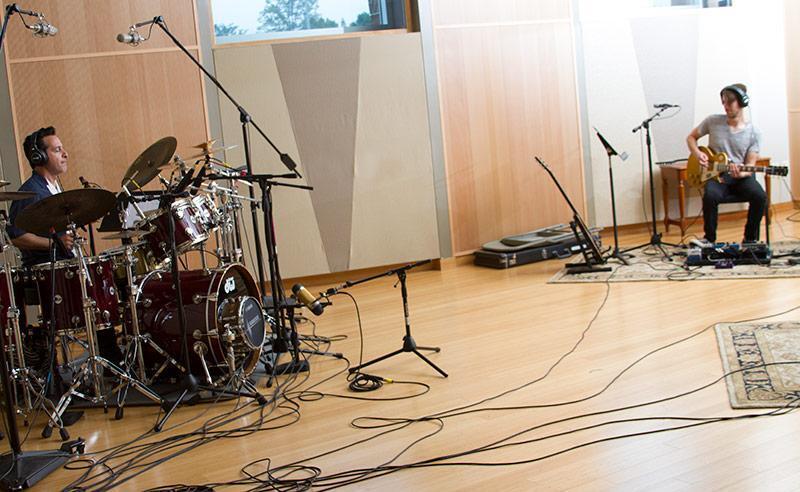 3 Tips for Using Headphones in the Studio