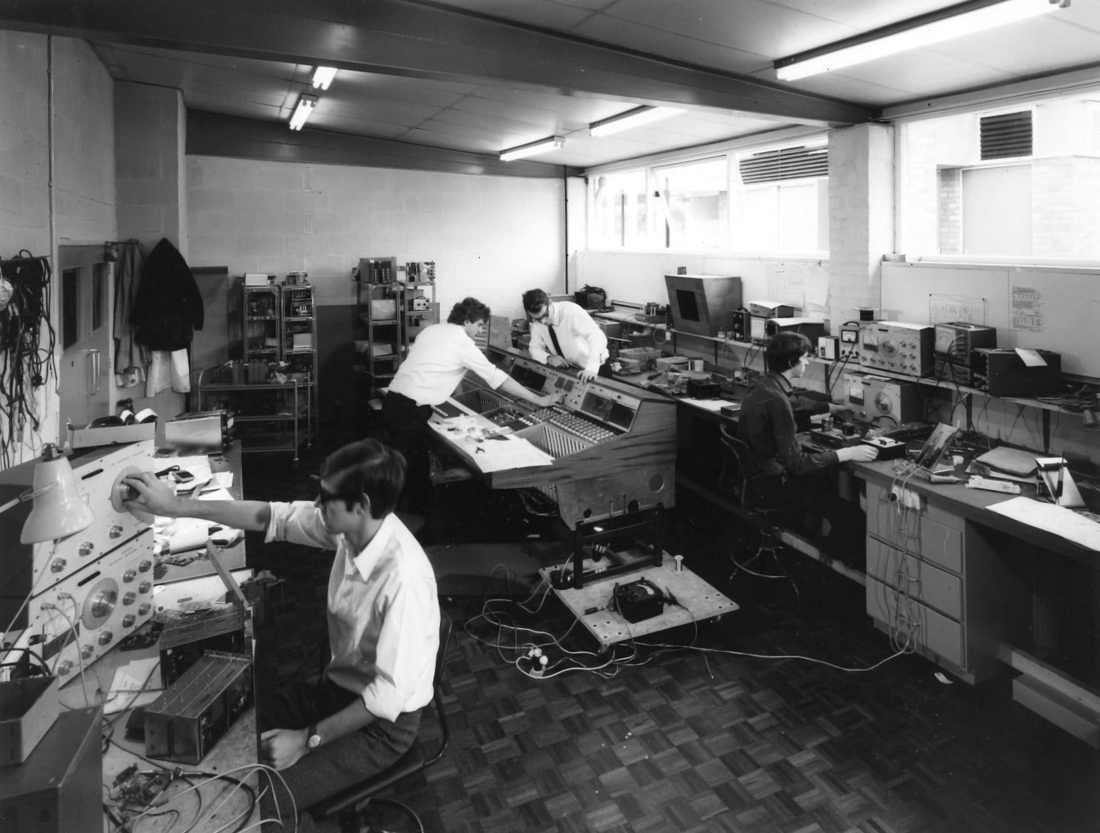 1971-NeveTestDepartment