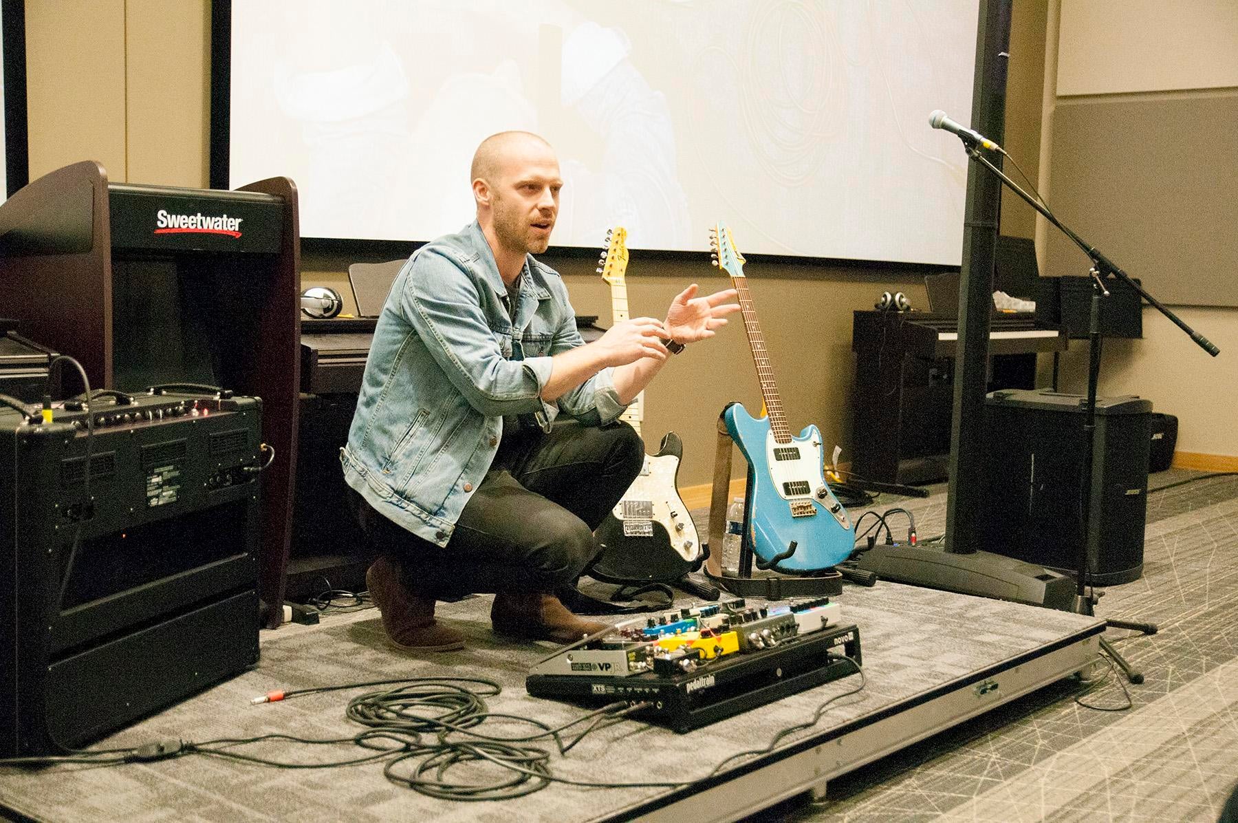 photo-4-daniel_carson_guitar