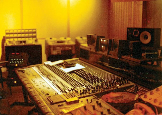 Iconic Guitar Tones: AC/DC's