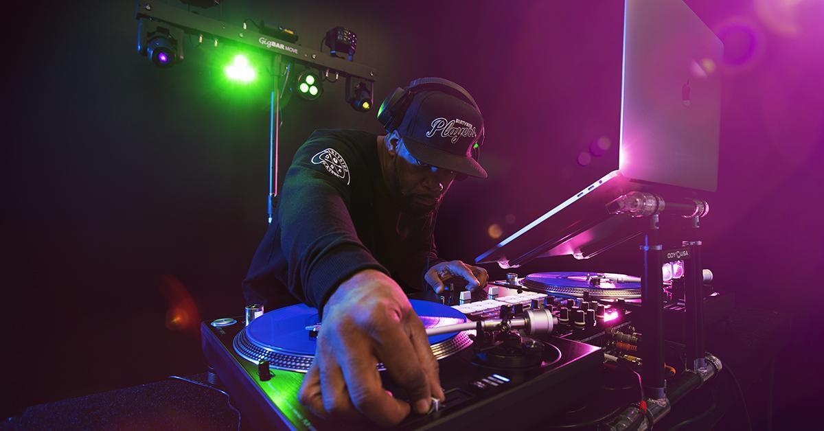 Chauvet DJ GigBAR 2 4-in-1 Lighting System with Stand