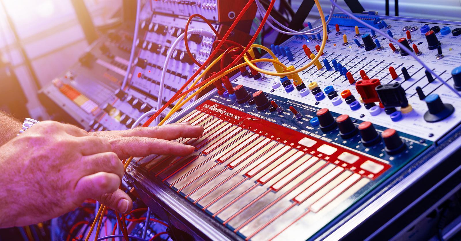 Spacesaving Tips for Keyboard & Synth Players InSync