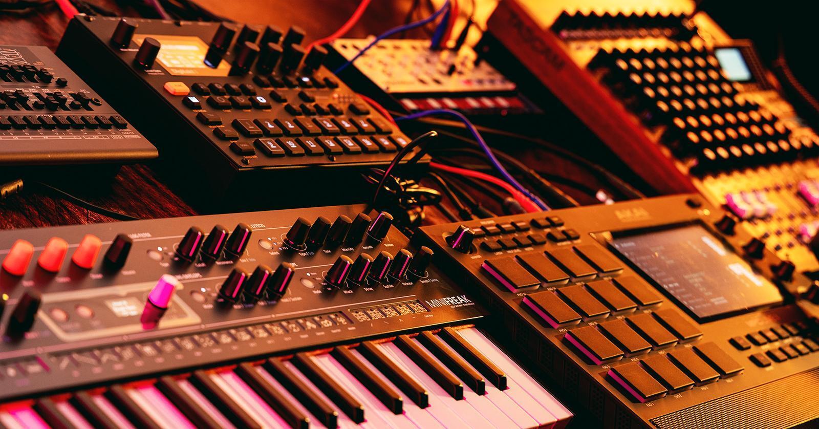 Beyond the DAW: DAWless Jamming and the Tactility Renaissance - InSync